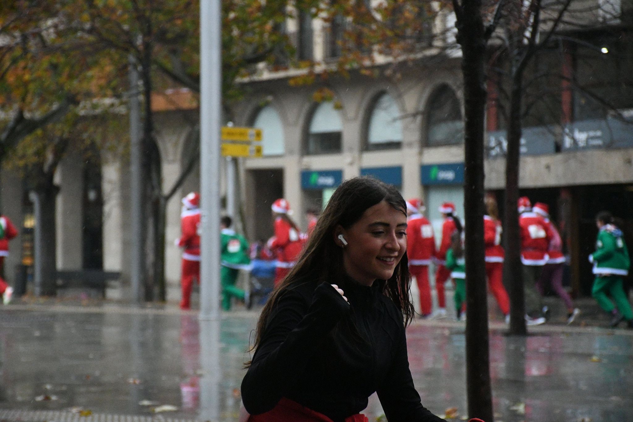 Las mejores fotos de la Carrera de Papá Noel de Zaragoza 2025. Independencia. 4406