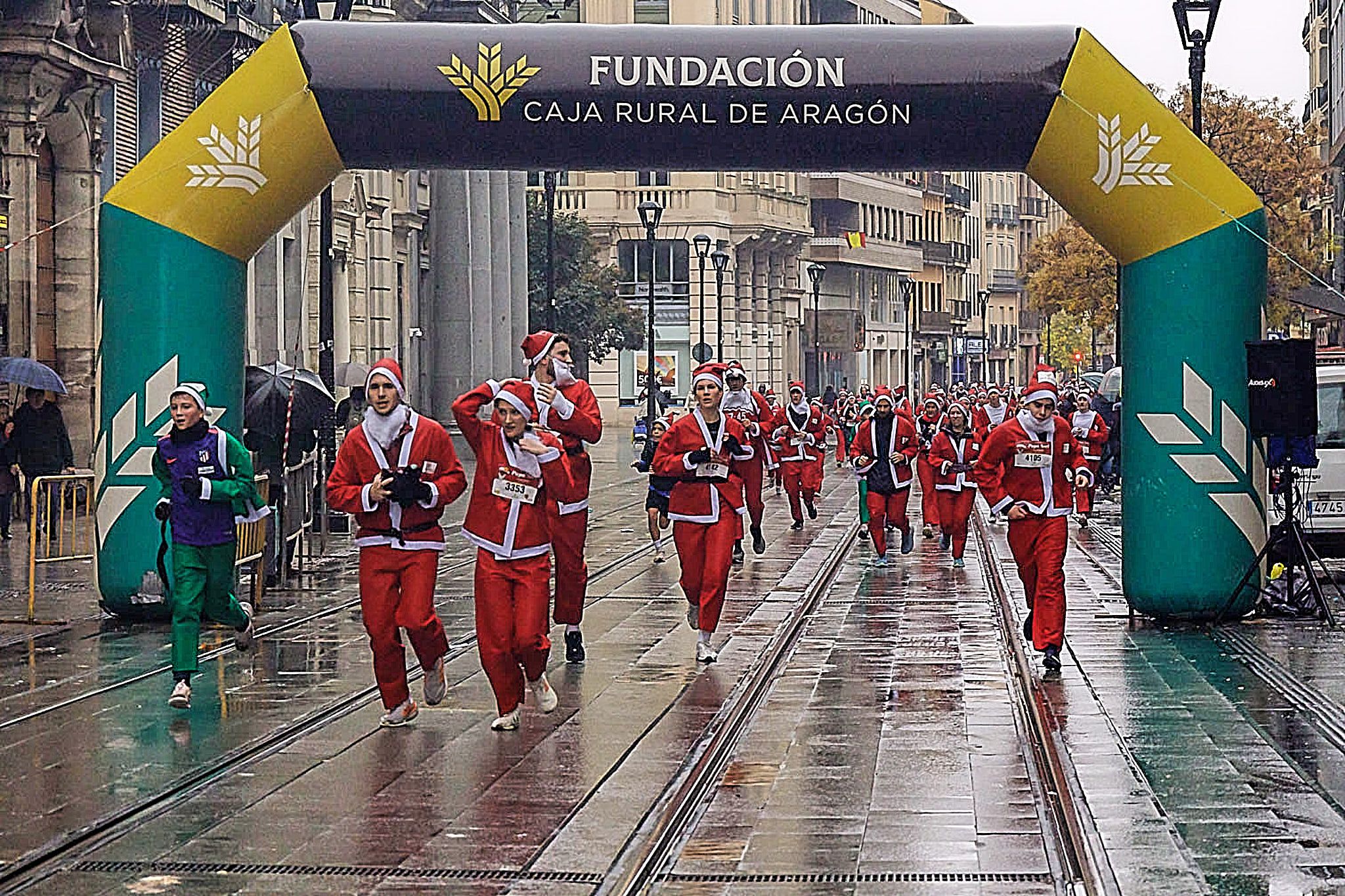Las mejores fotos de la Carrera de Papá Noel de Zaragoza 2025. Coso. 7919