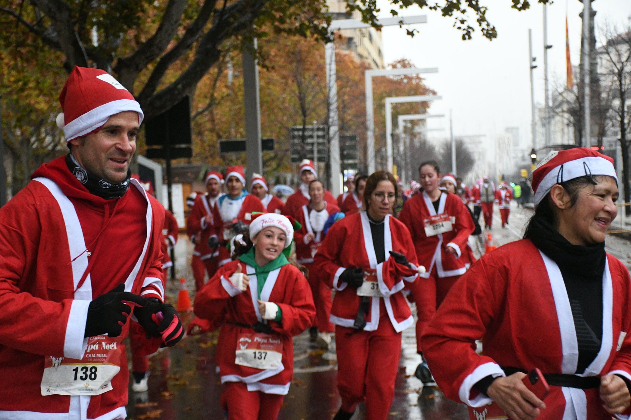 Las mejores fotos de la Carrera de Papá Noel de Zaragoza 2025. Independencia. 4170