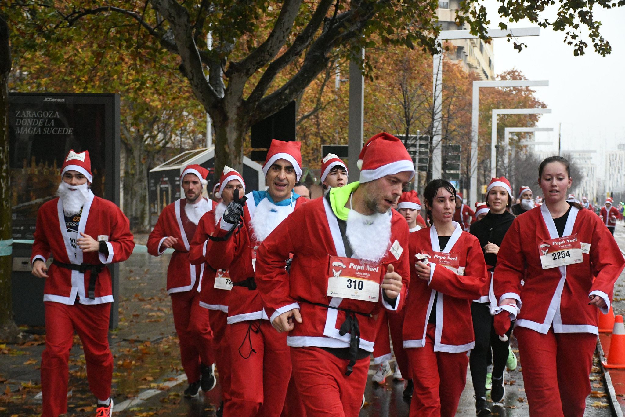 Las mejores fotos de la Carrera de Papá Noel de Zaragoza 2025. Independencia. 4171