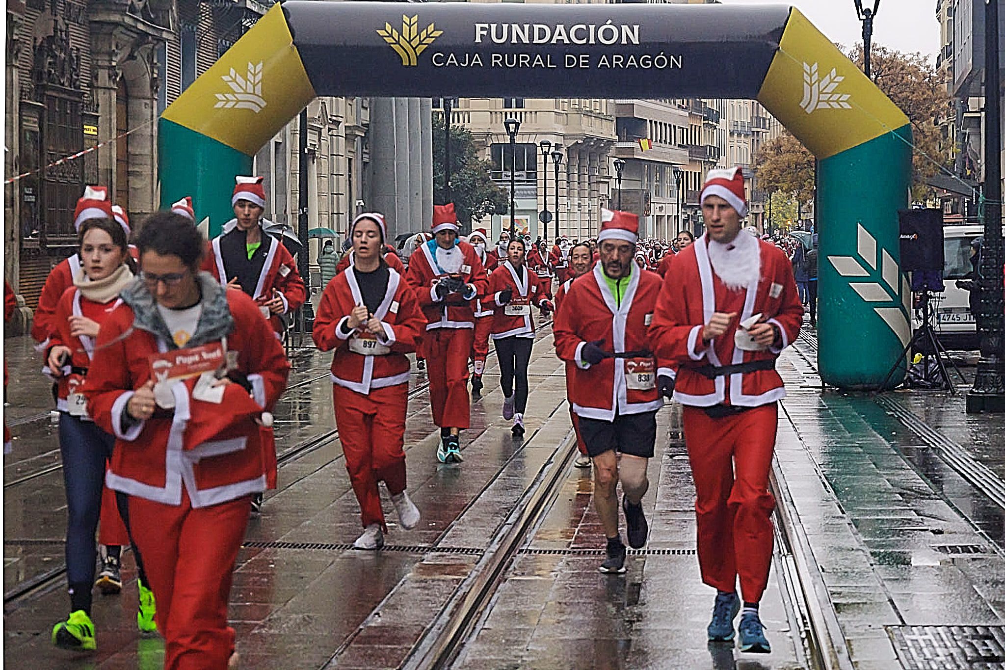 Las mejores fotos de la Carrera de Papá Noel de Zaragoza 2025. Coso. 7965
