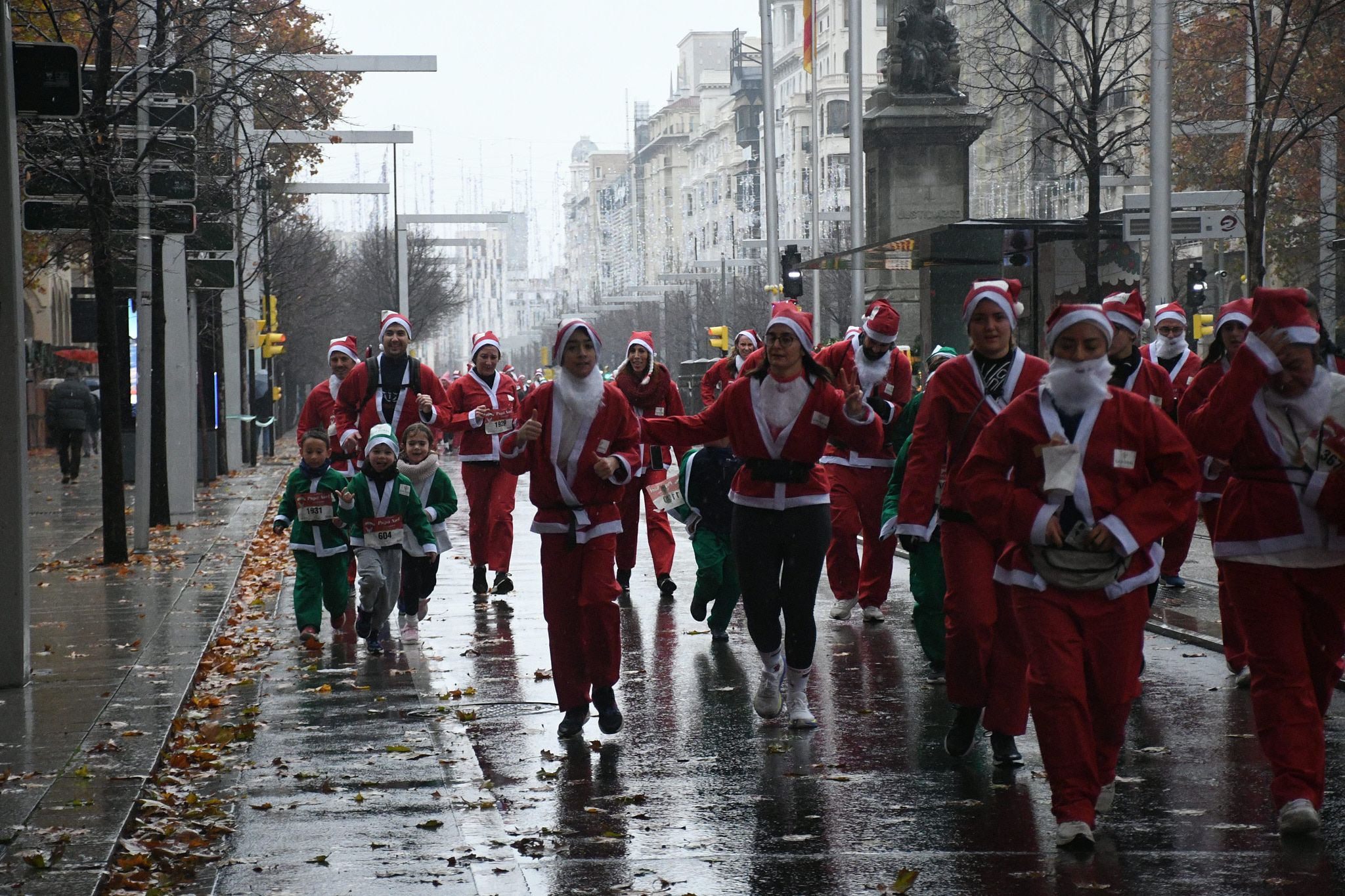 Las mejores fotos de la Carrera de Papá Noel de Zaragoza 2025. Independencia. 4428