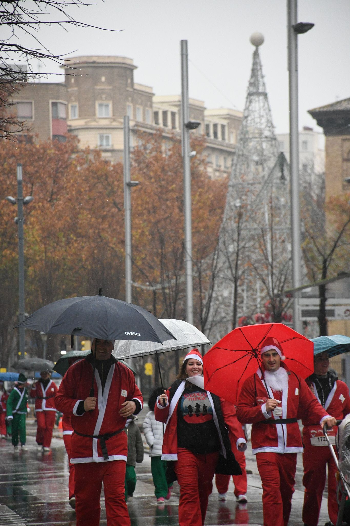 Las mejores fotos de la Carrera de Papá Noel de Zaragoza 2025. Independencia. 4670