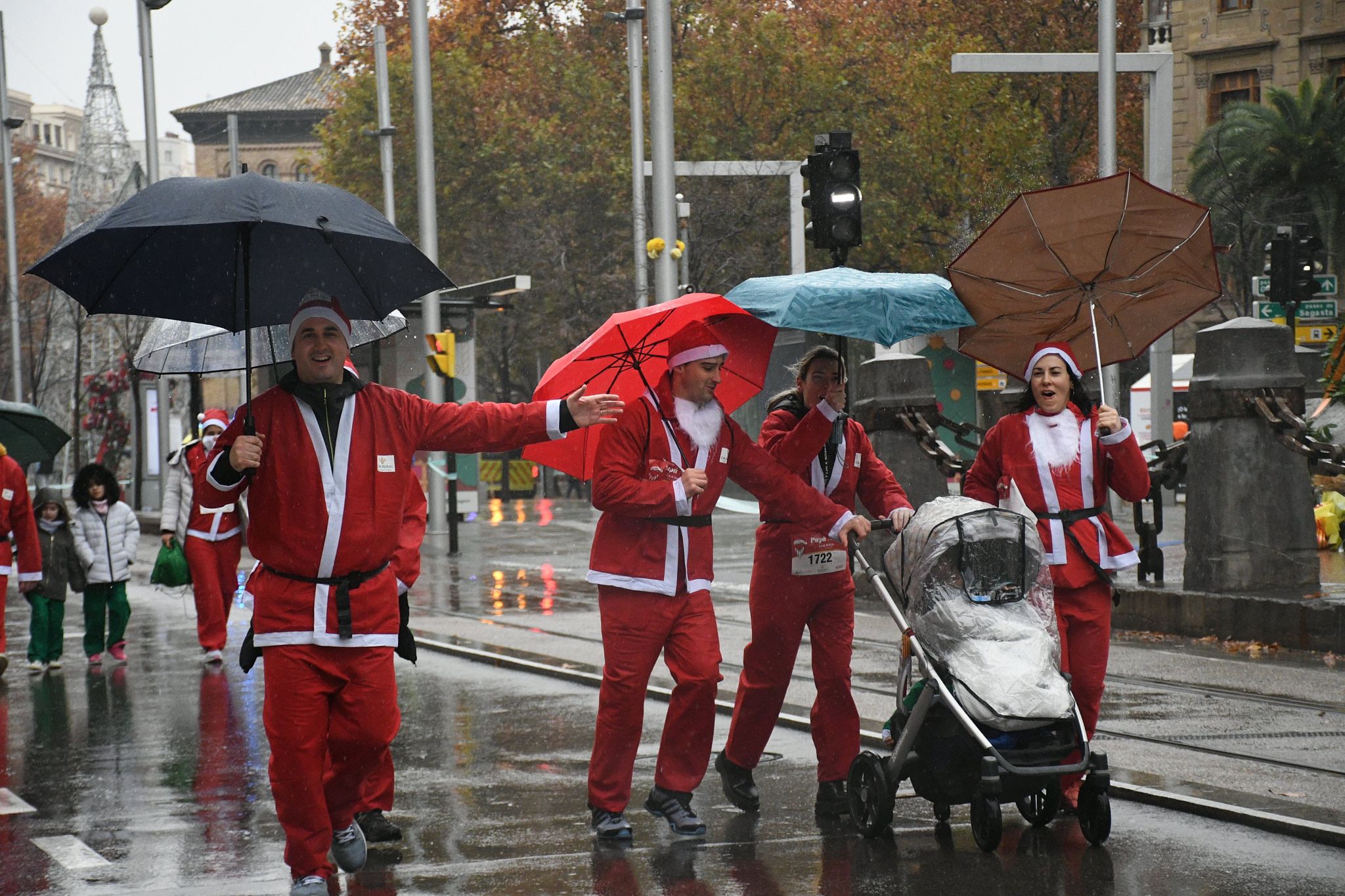 Las mejores fotos de la Carrera de Papá Noel de Zaragoza 2025. Independencia. 4674