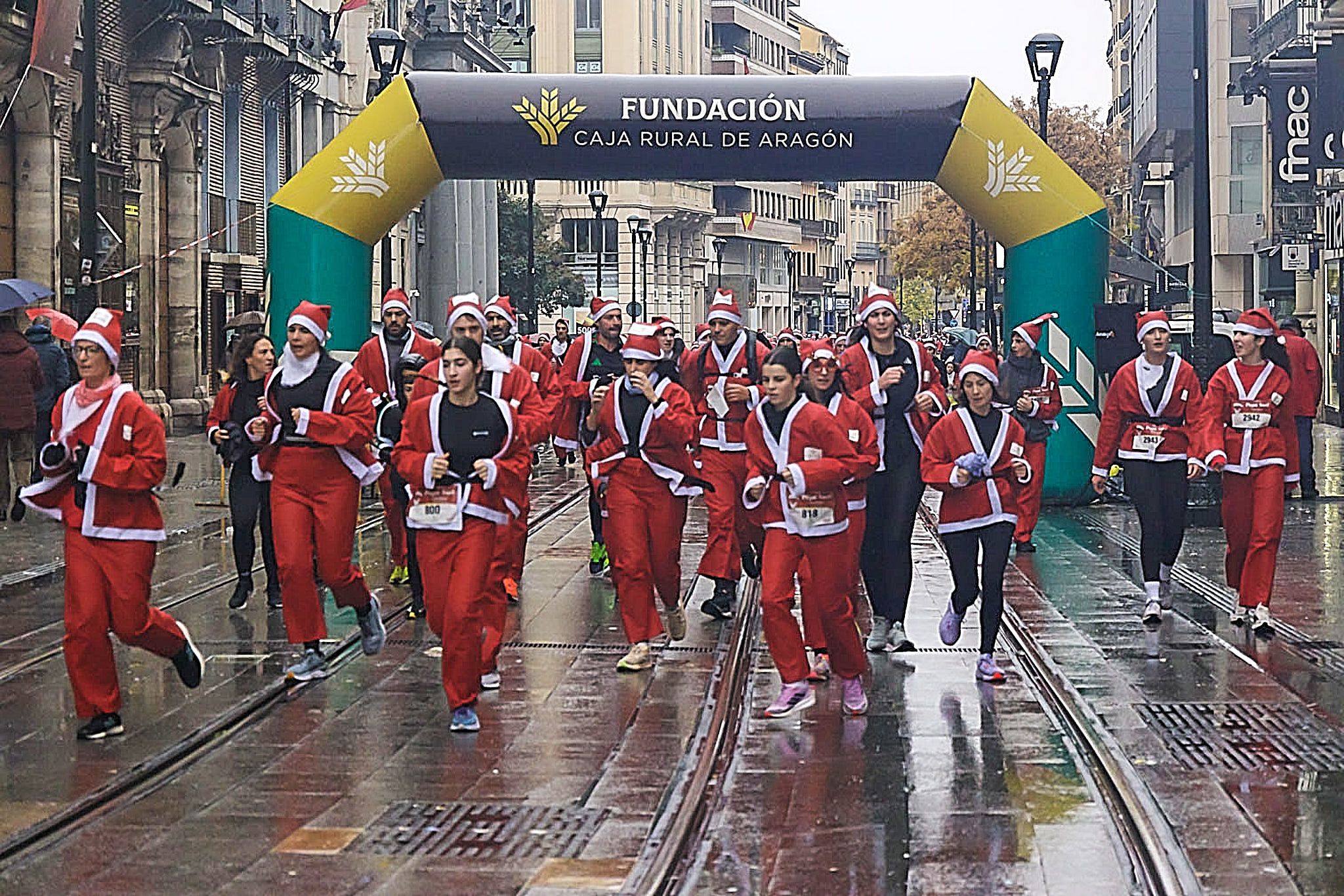 Las mejores fotos de la Carrera de Papá Noel de Zaragoza 2025. Coso. 8070