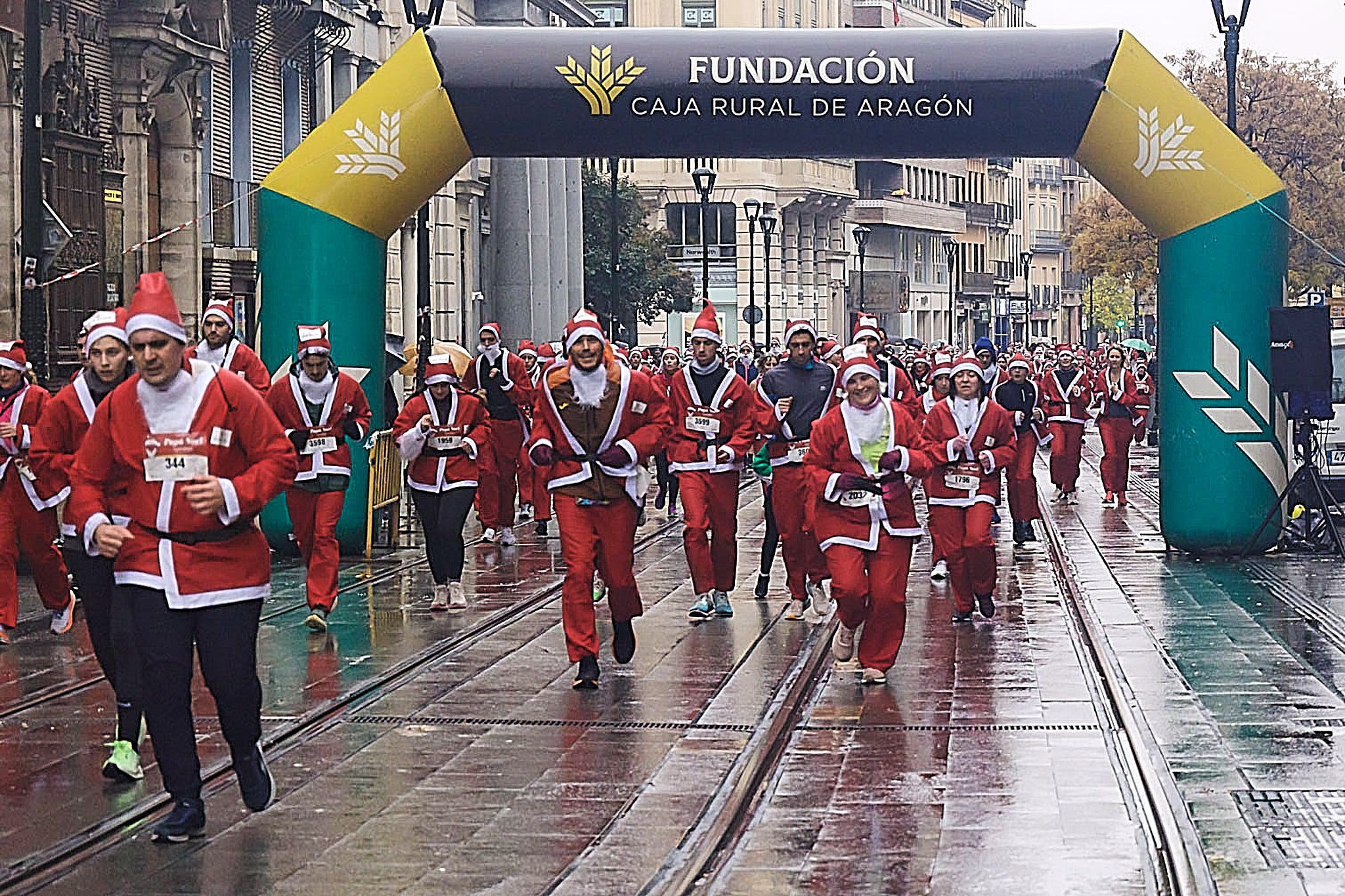 Las mejores fotos de la Carrera de Papá Noel de Zaragoza 2025. Coso. 8120