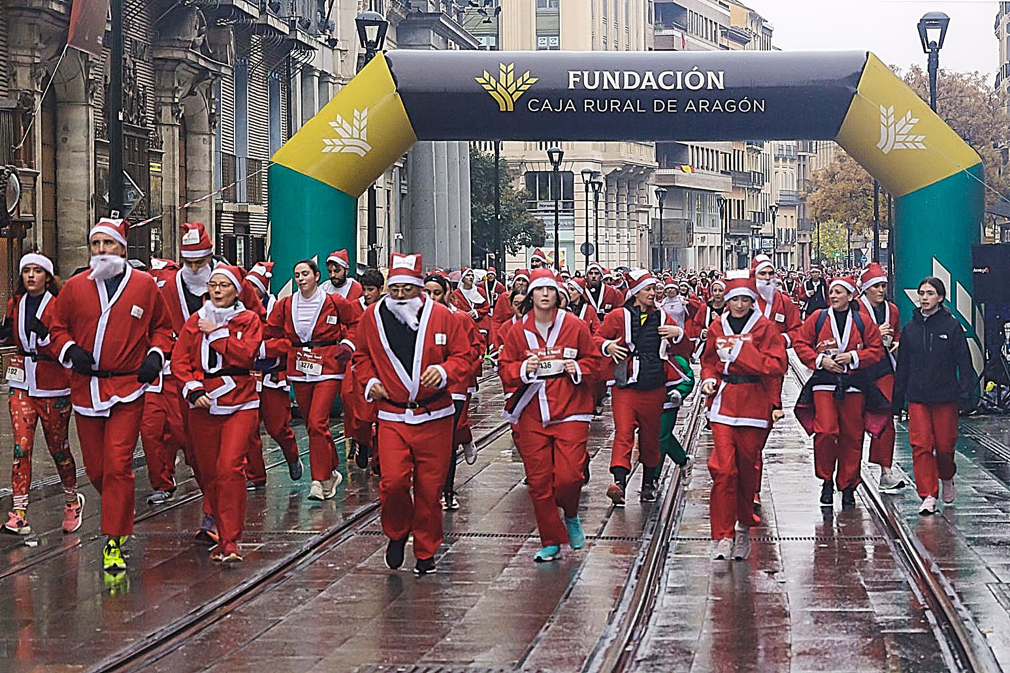 Las mejores fotos de la Carrera de Papá Noel de Zaragoza 2025. Coso. 8128
