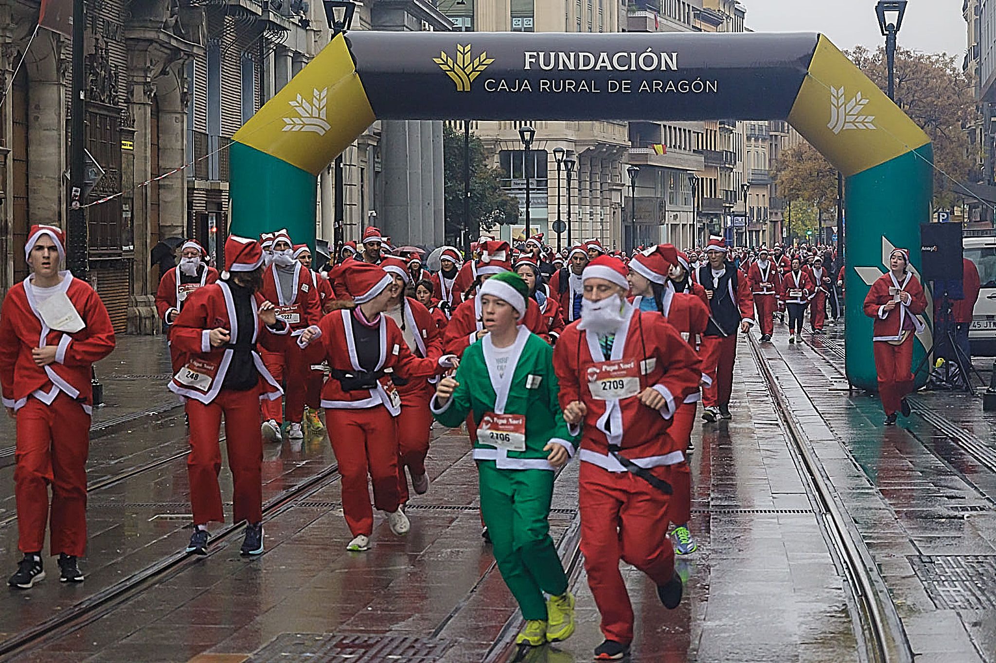 Las mejores fotos de la Carrera de Papá Noel de Zaragoza 2025. Coso. 8135