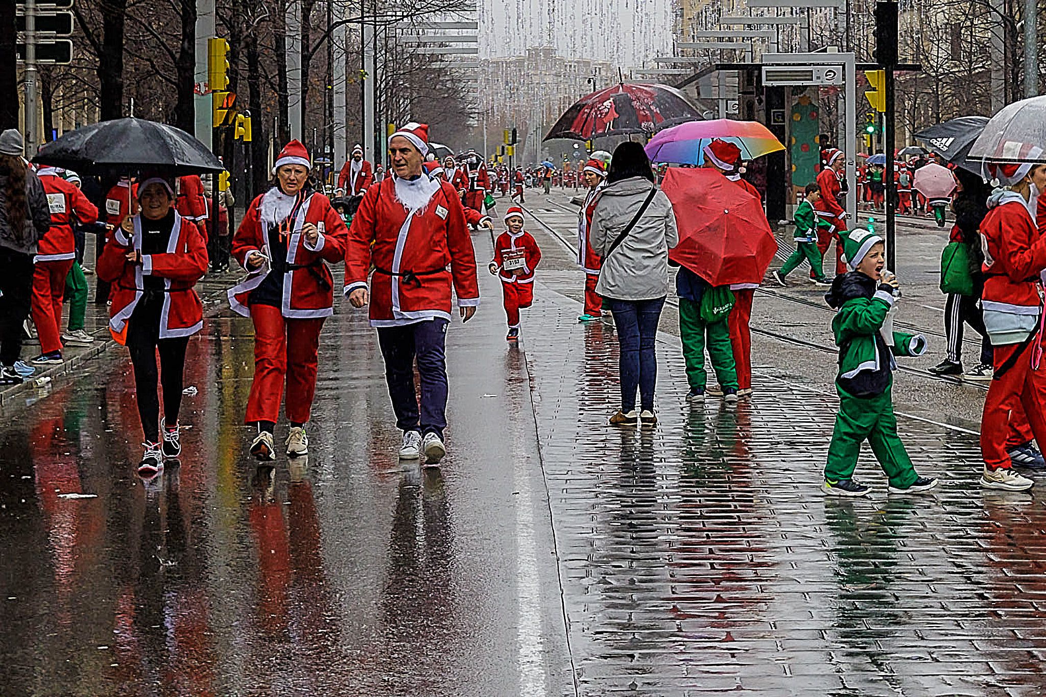 Las mejores fotos de la Carrera de Papá Noel de Zaragoza 2025. Coso. 8264