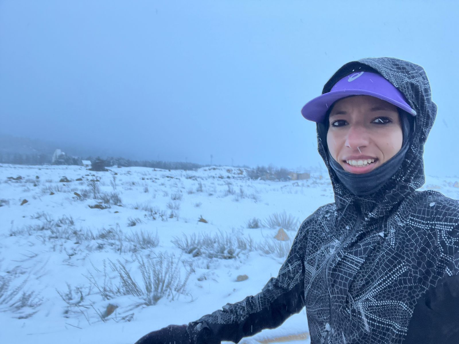 La nieve acompaña a Fátima Ouhaddou en su preparación para el Zurich Maratón de Sevilla 2026