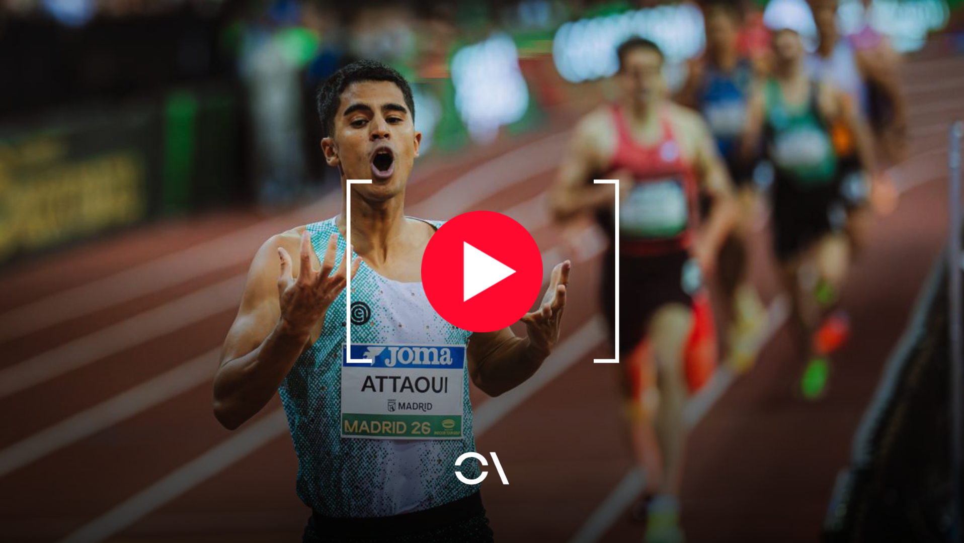 Mohamed Attaoui después de cruzar la meta en el World Indoor Tour de Madrid y ver el cronómetro en 2:14.52. VSM PHOTOEVENTS.