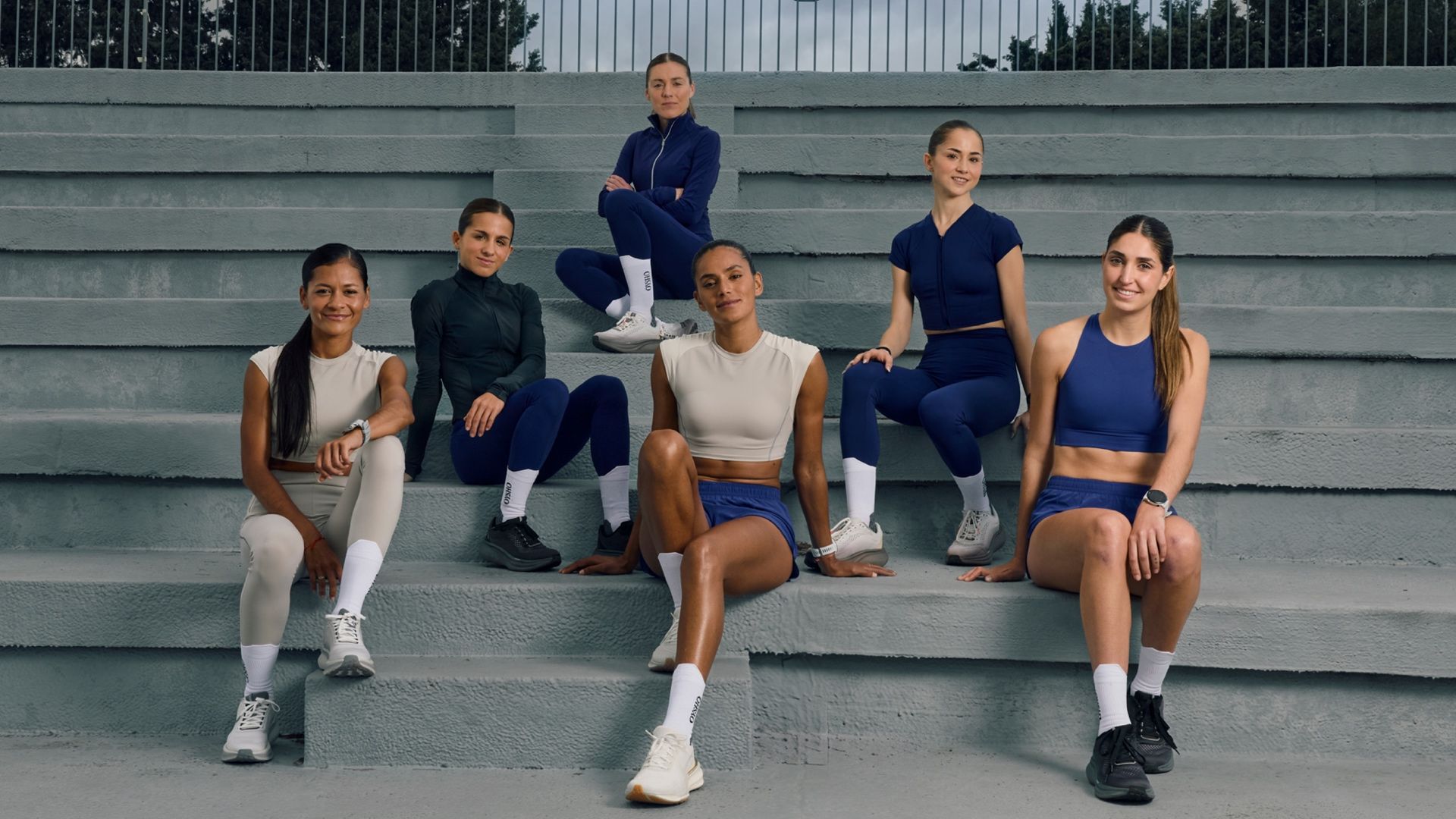 De izquierda a derecha, Edymar Brea, Queralt Criado, Paula Herrero (arriba), Soukaina El Khayami (abajo), Marta Ceperuelo y Ángela Viciosa.