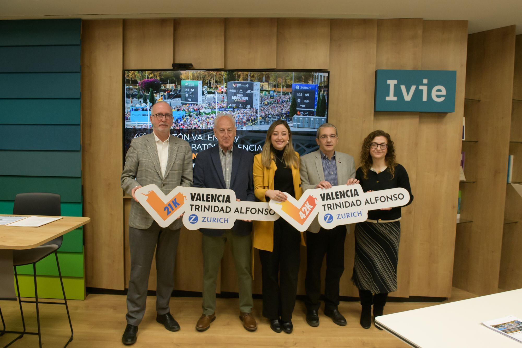 Juan Miguel Gómez, Paco Borao, Rocío Gil, Joaquín Maudos y Eva Benages, durante el acto de presentación.