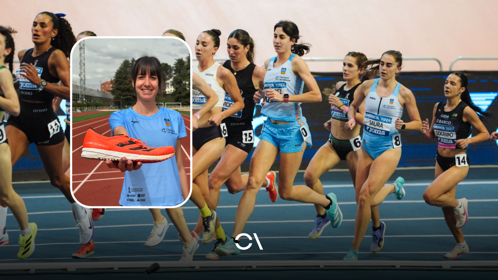 Beatriz Álvarez durante la final de los 3000 metros en el Campeonato de España de Valencia y, a la izquierda, con una de las zapatillas con las que entrena habitualmente.