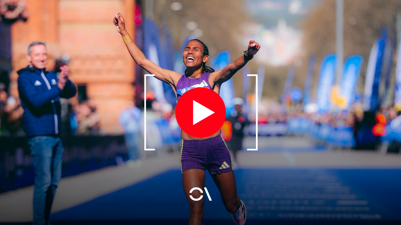 Fotyen Tesfay cruzando la meta del Zurich Marató de Barcelona 2026. FOTORUNNERS.