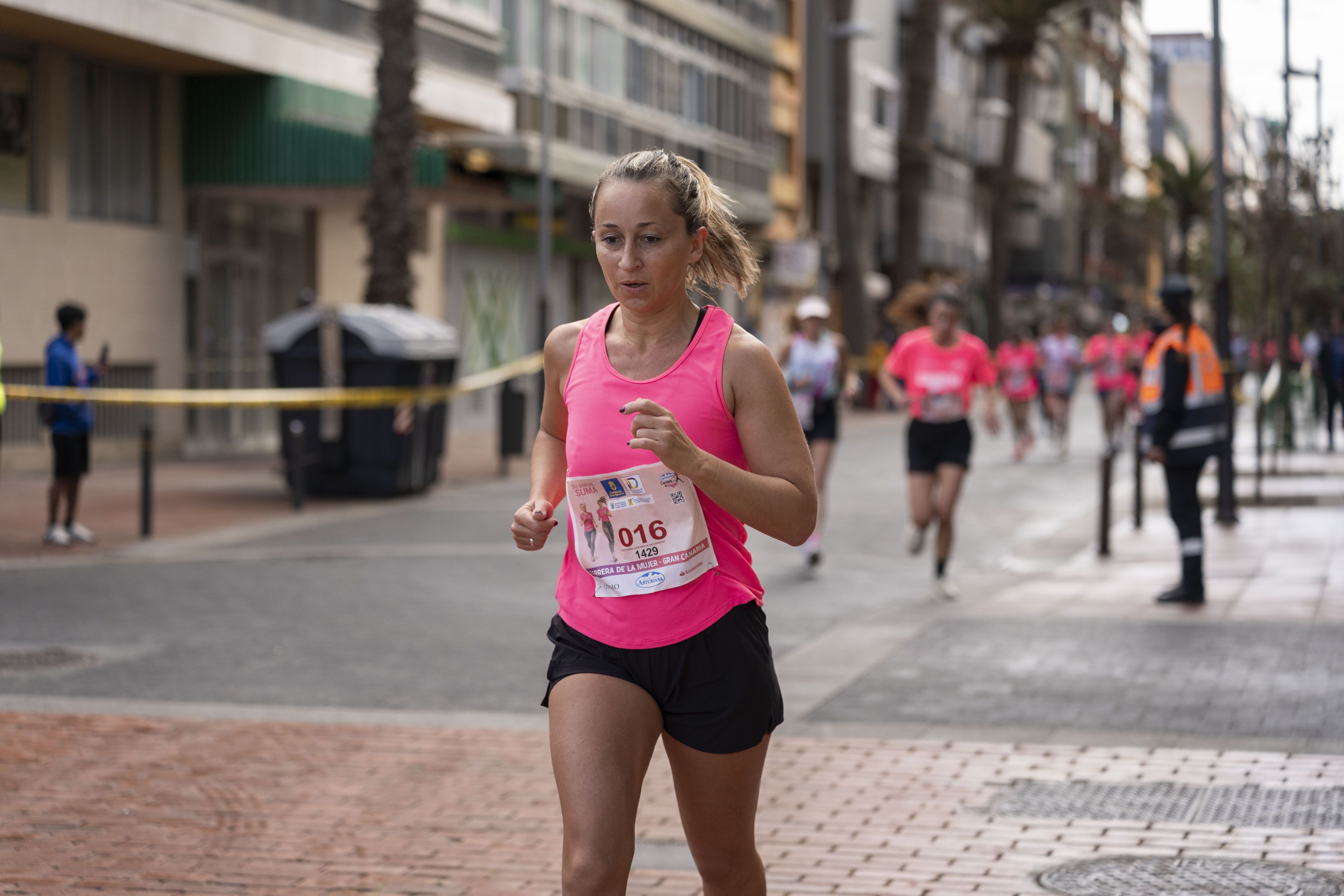 Las mejores fotos de la Carrera de la Mujer Central Lechera Asturiana de Gran Canaria 2026. Alex Basha   100