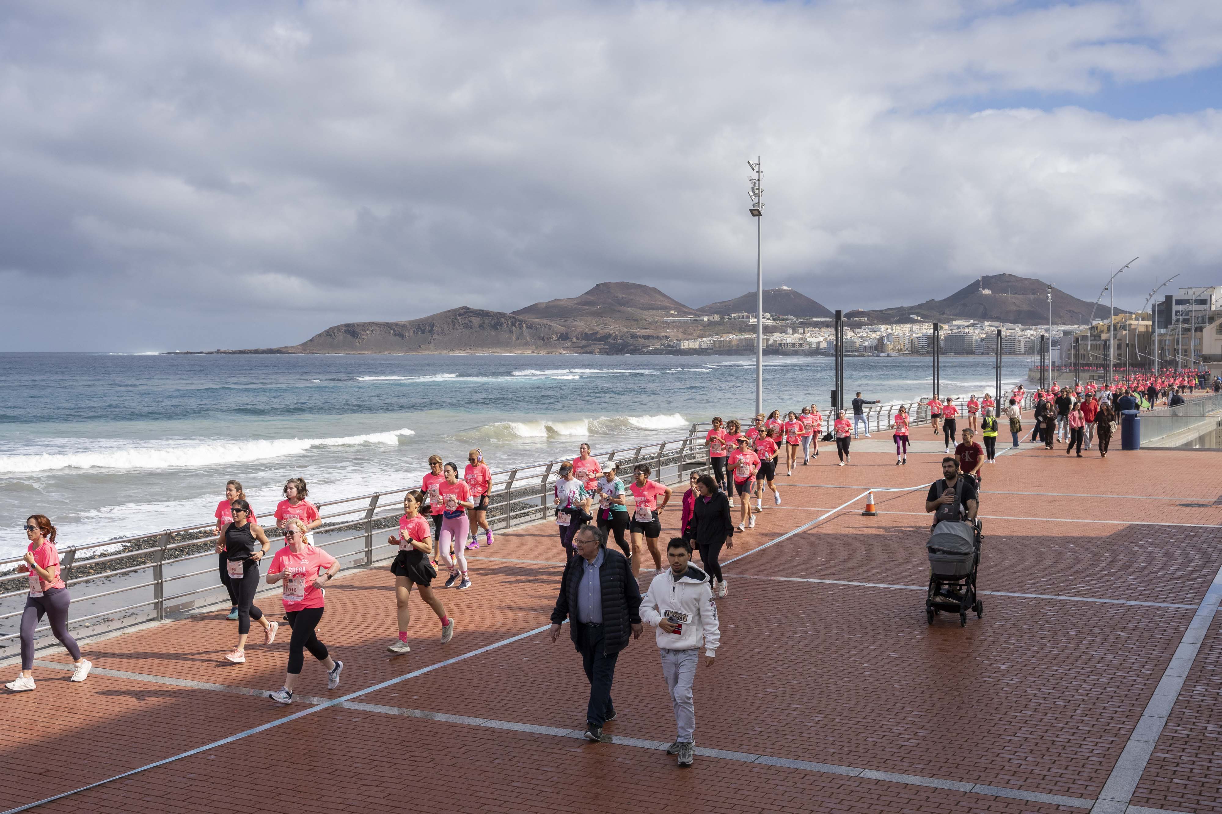 Las mejores fotos de la Carrera de la Mujer Central Lechera Asturiana de Gran Canaria 2026. Alex Basha   140