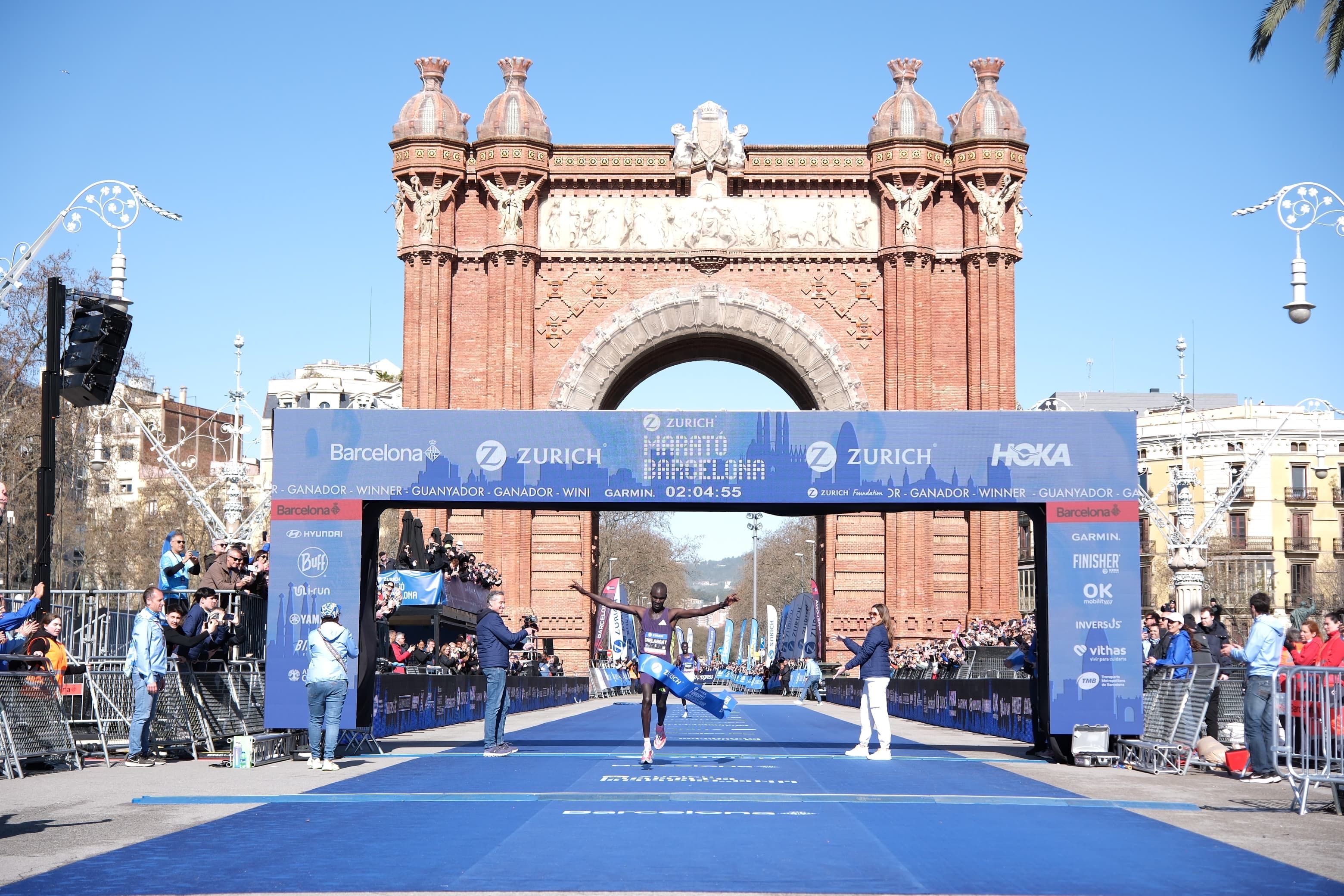 El ugandés Abel Chelangat imponiéndose en el Zurich Maratón de Barcelona 2026. RPM SPORTS