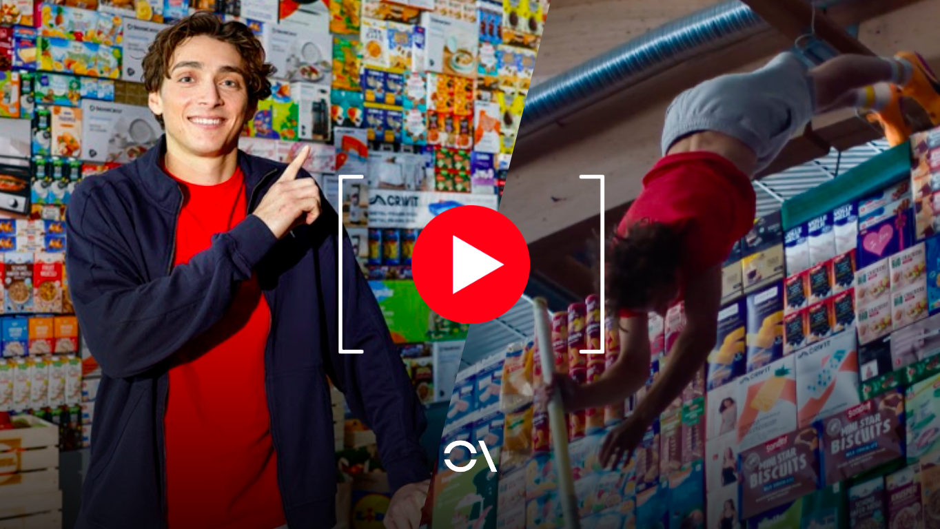 Armand Duplantis supera una pared de 5 metros y 50 centímetros de productos Lidl.