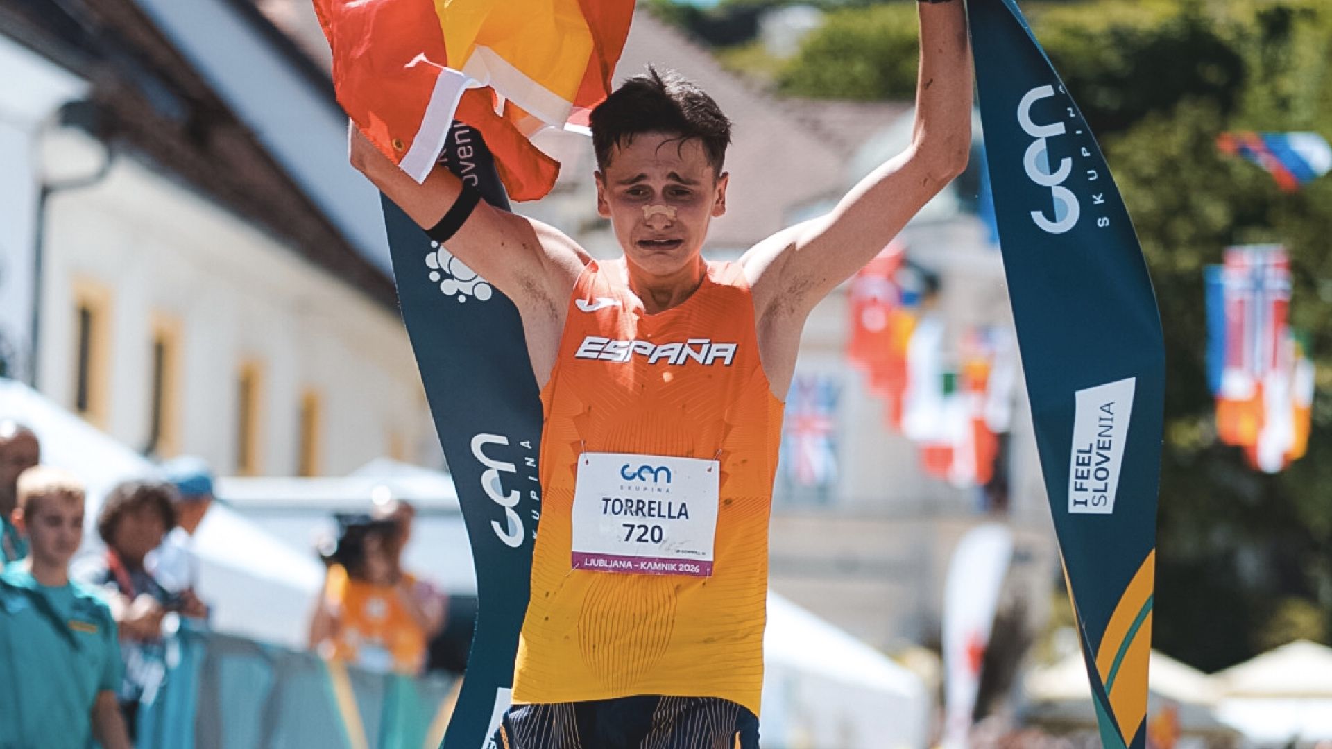 Jan Torrella proclamándose campeón de Europa de Up & Down en Eslovenia. RFEA.