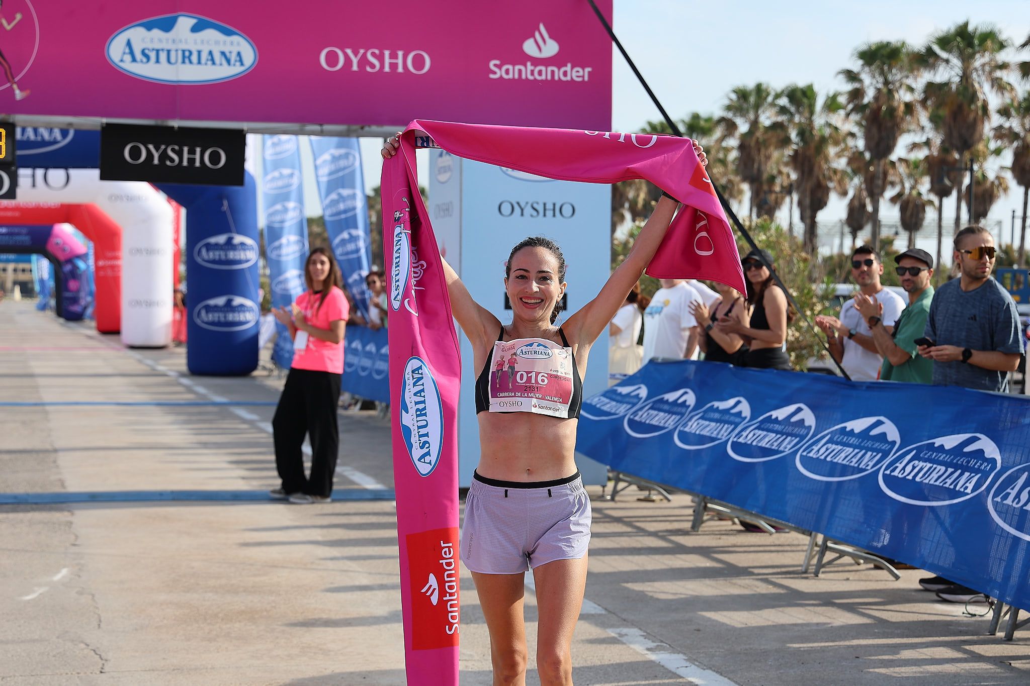 Las mejores fotos de la Carrera de la Mujer de Valencia 2026.0100