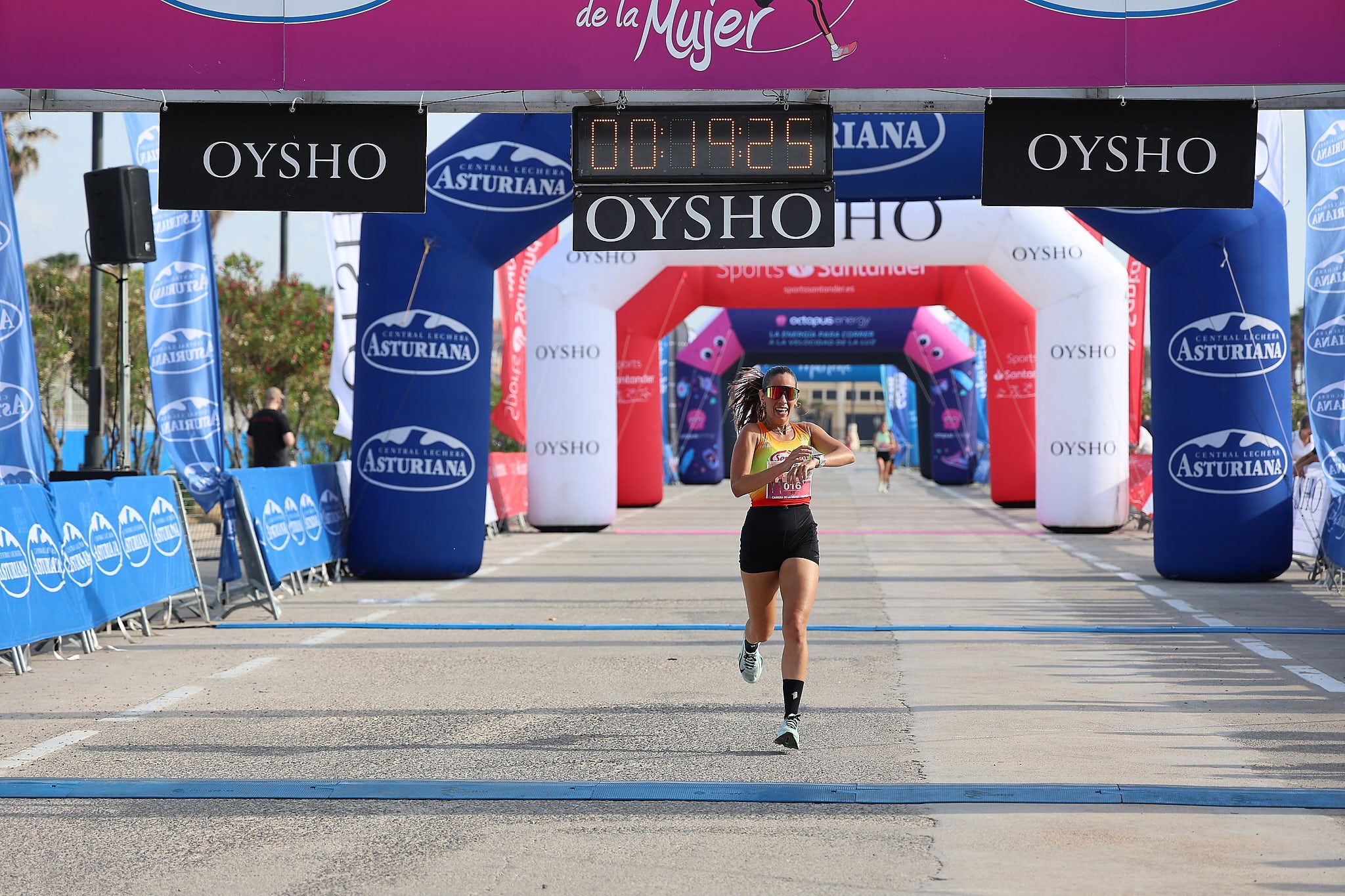 Las mejores fotos de la Carrera de la Mujer de Valencia 2026.0130