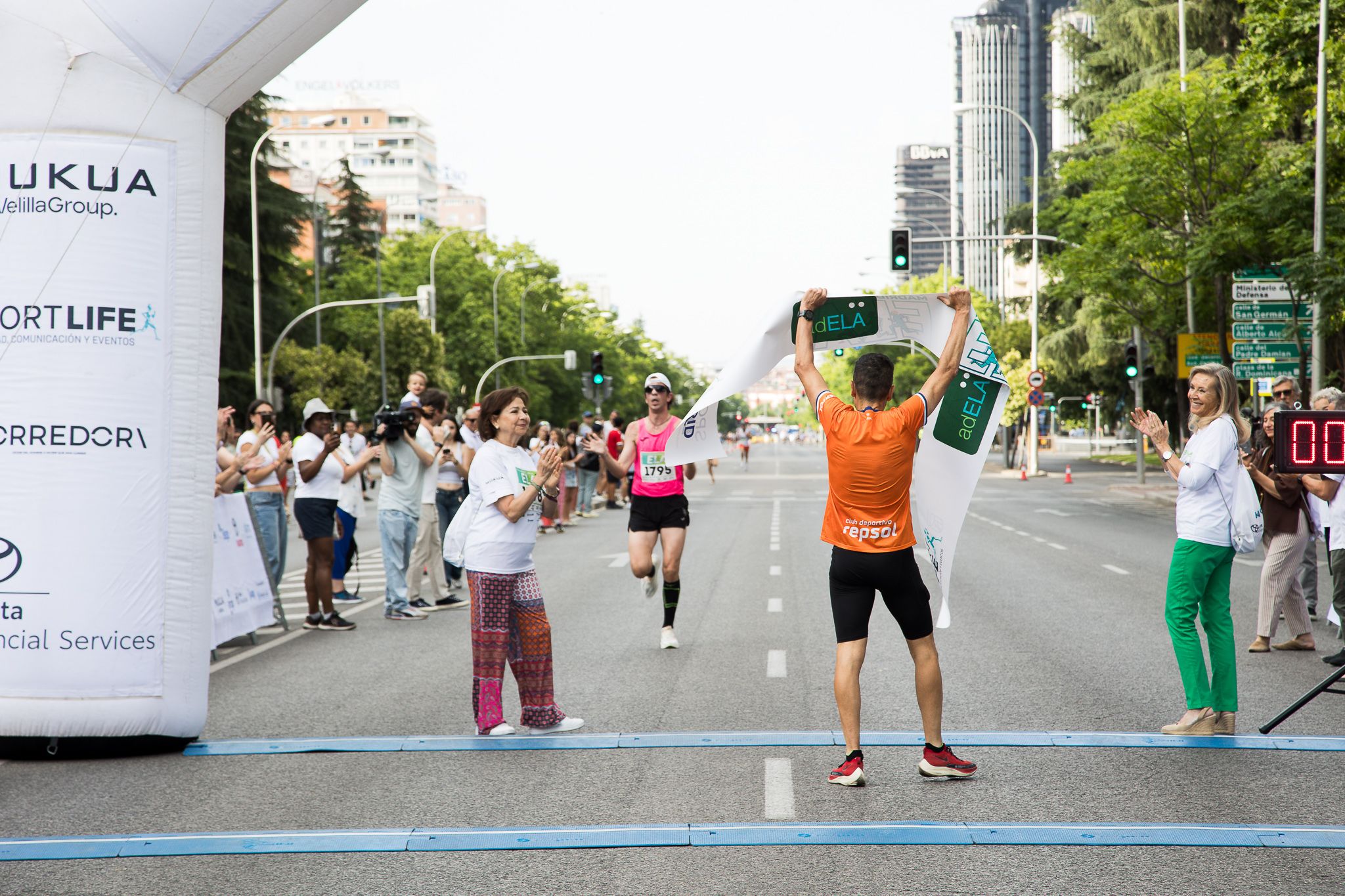 Fotos de la llegada a meta de la III Carrera Madrid con la ELA. LateMiLente 8