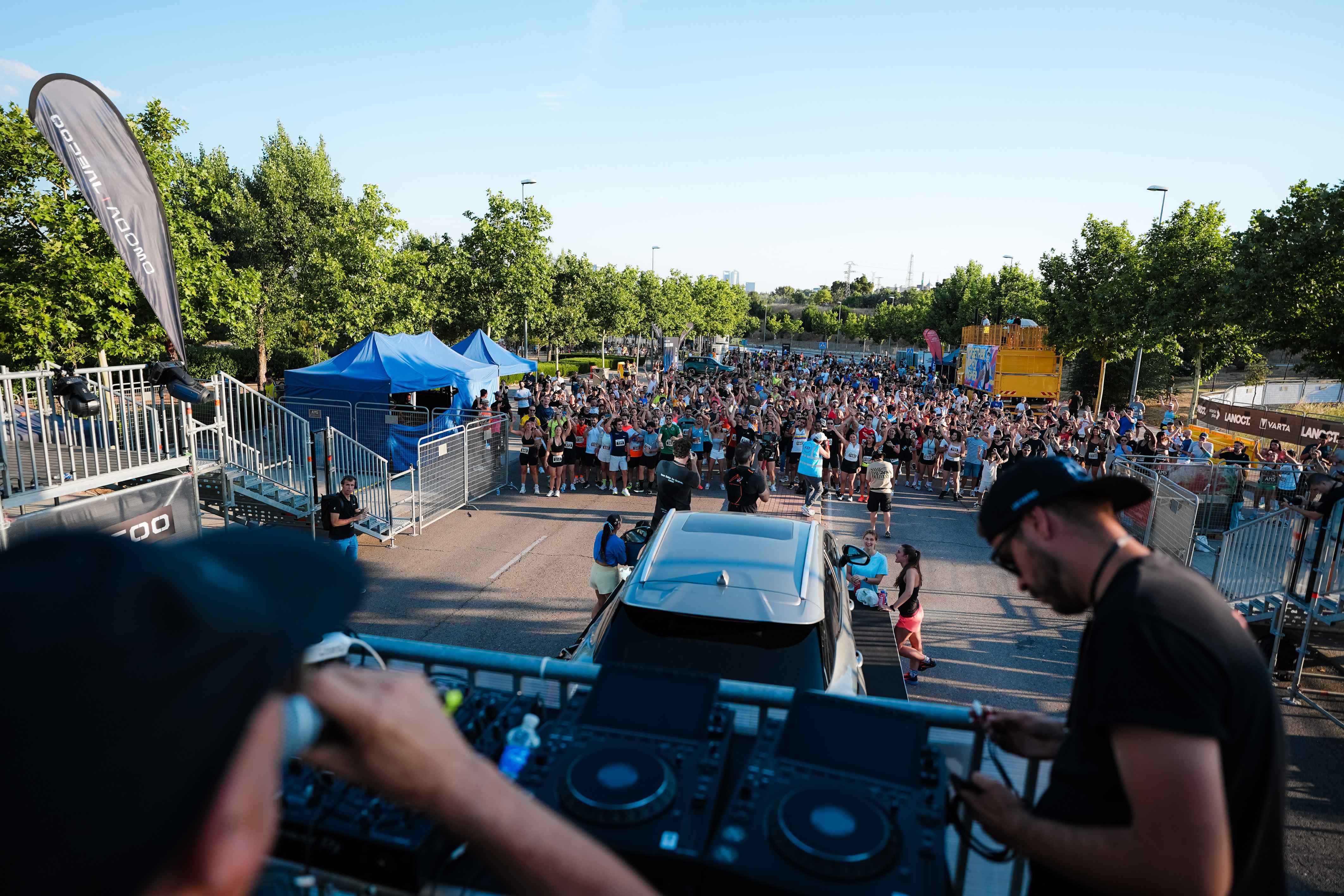 Las mejores fotos de La Nocturna de OMODA & JAECOO, VARTA Y HOKA. 260627 203043sm09651