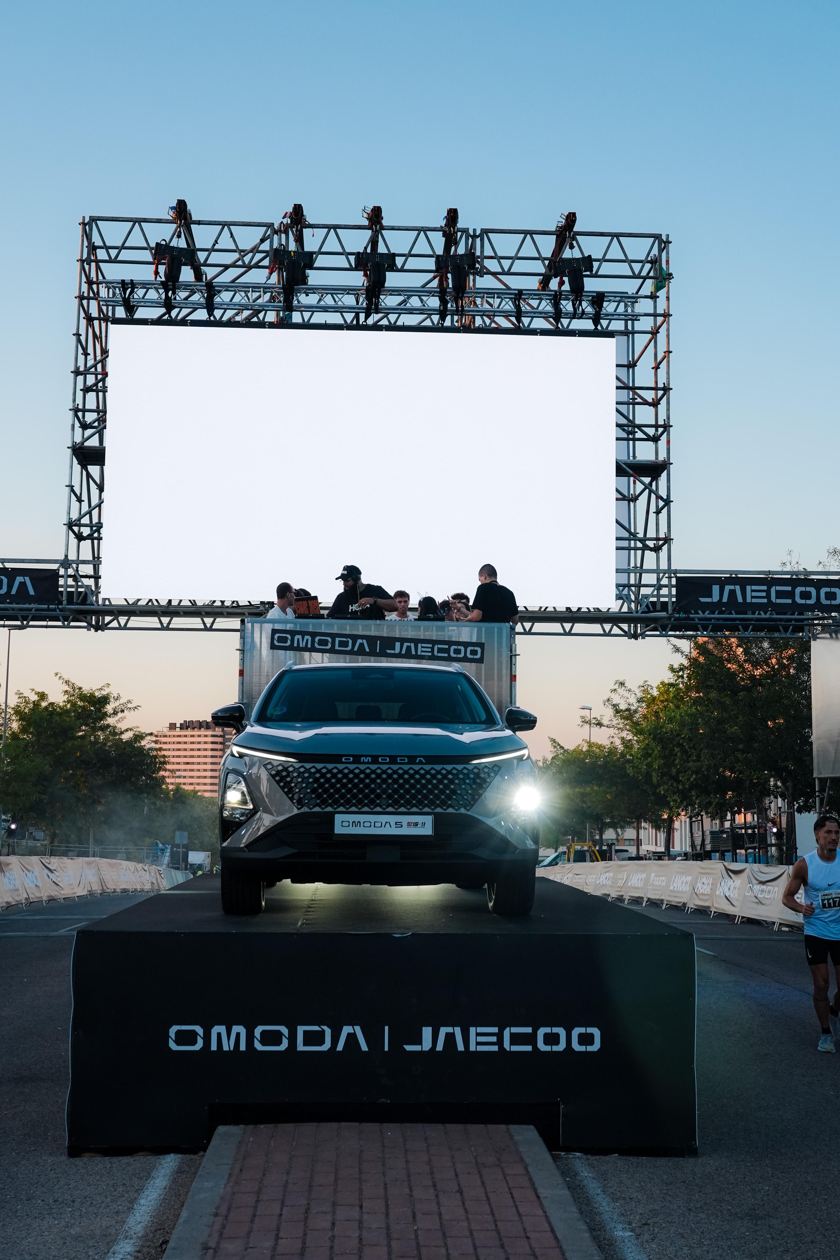 Las mejores fotos de La Nocturna de OMODA & JAECOO, VARTA Y HOKA. 260627 213126sm09208