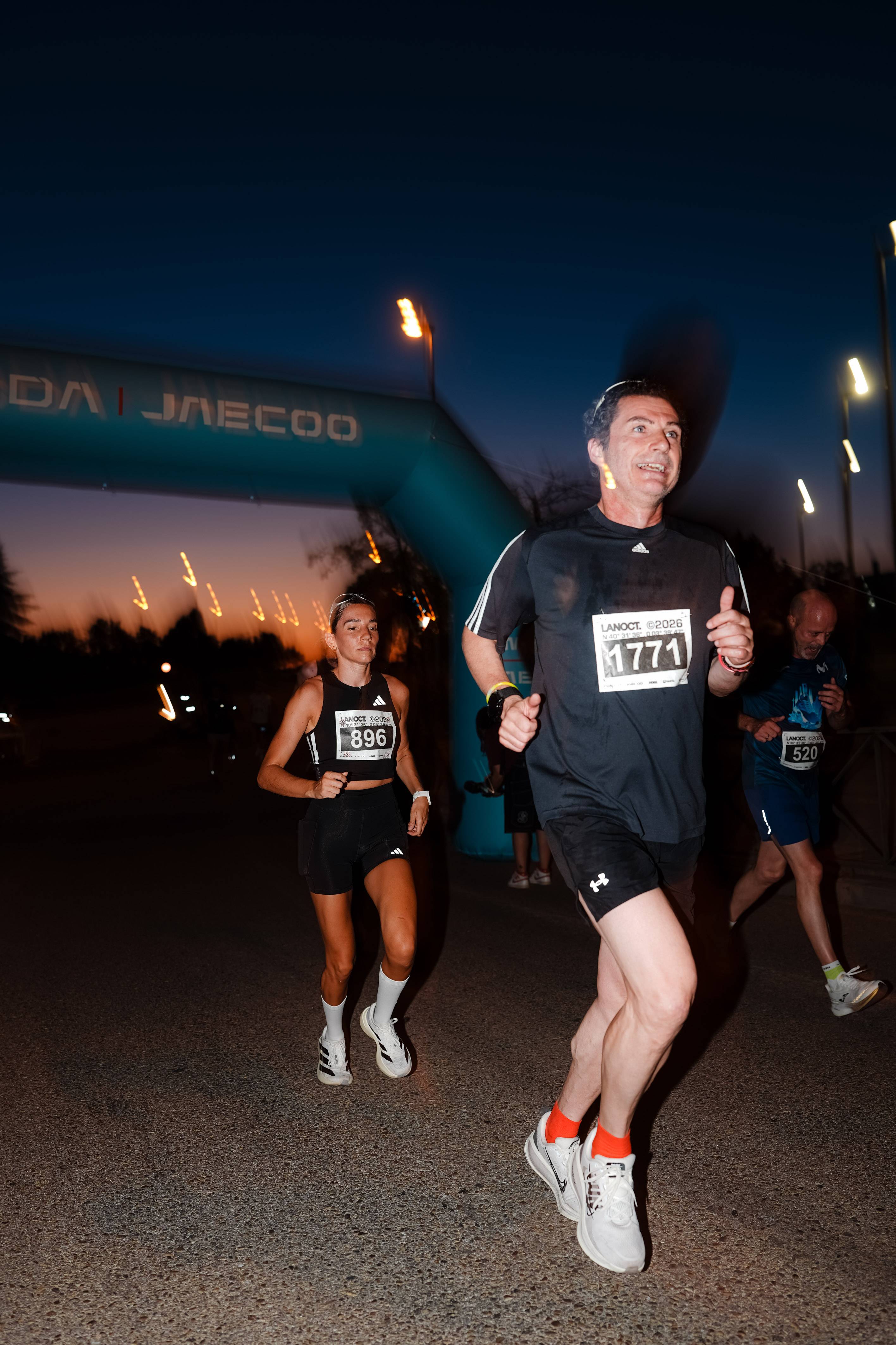 Las mejores fotos de La Nocturna de OMODA & JAECOO, VARTA Y HOKA. 260627 222022sm01640