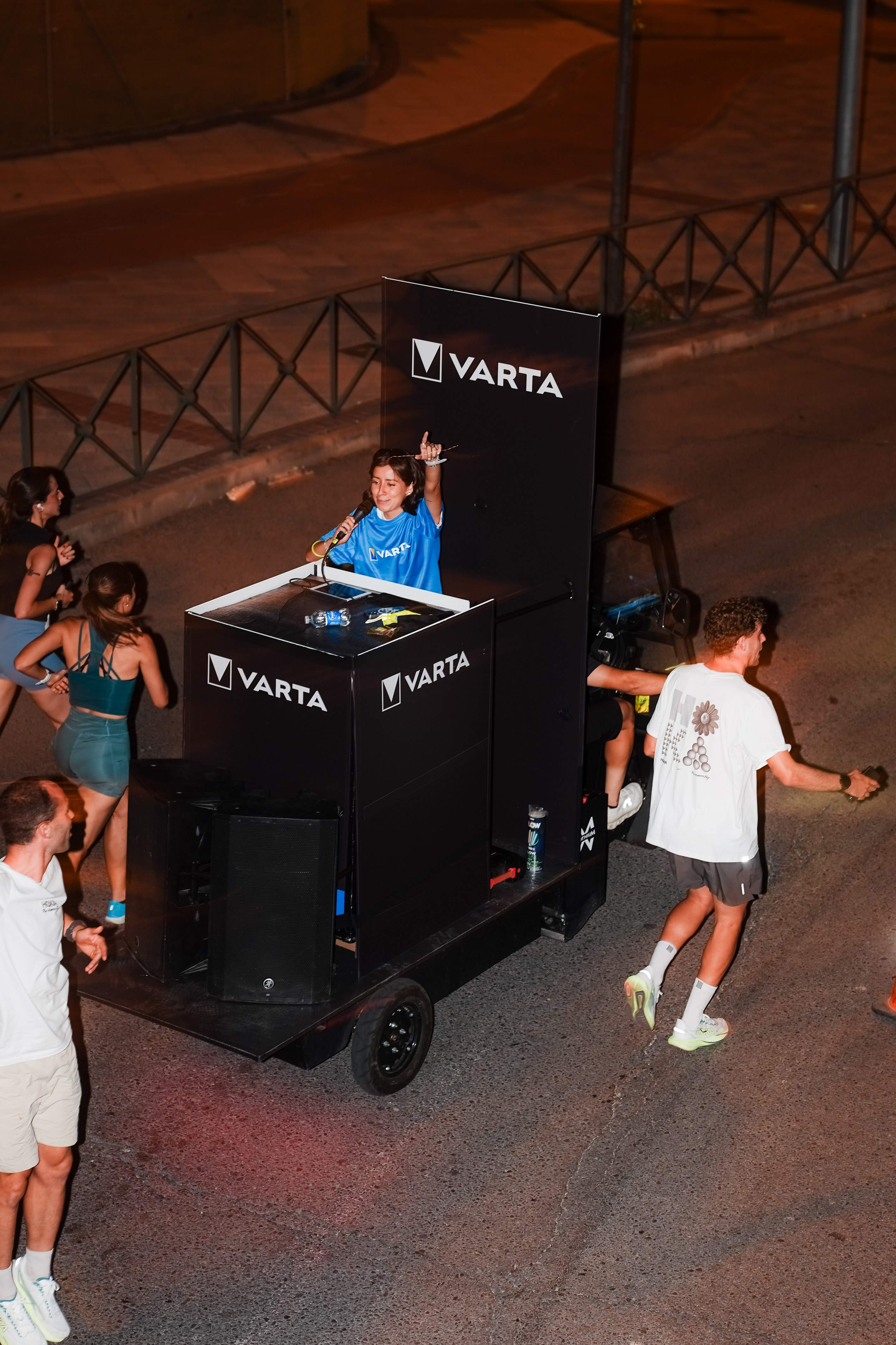 Las mejores fotos de La Nocturna de OMODA & JAECOO, VARTA Y HOKA. 260627 222933sm01780