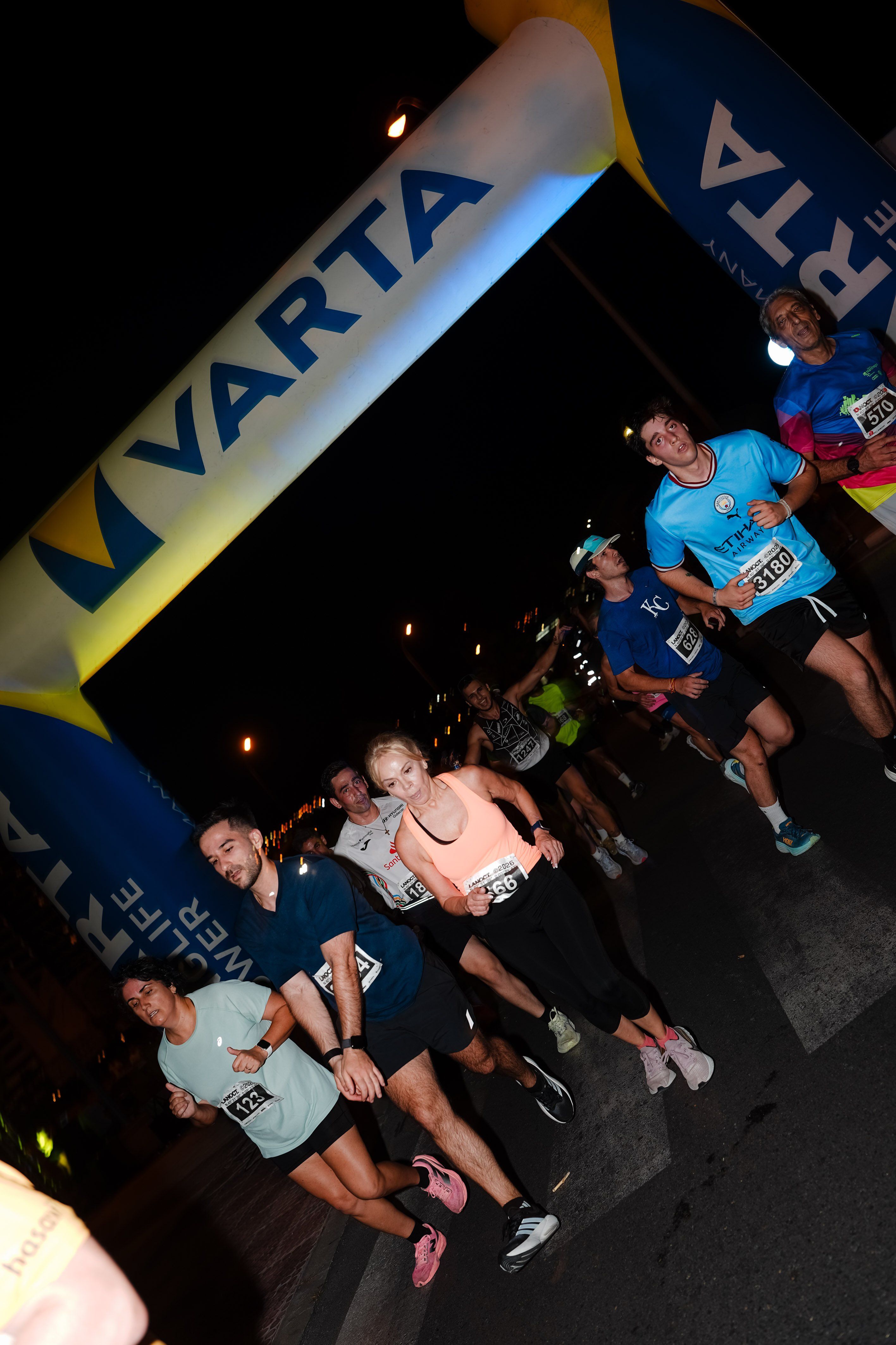 Las mejores fotos de La Nocturna de OMODA & JAECOO, VARTA Y HOKA. 260627 224145sm01877