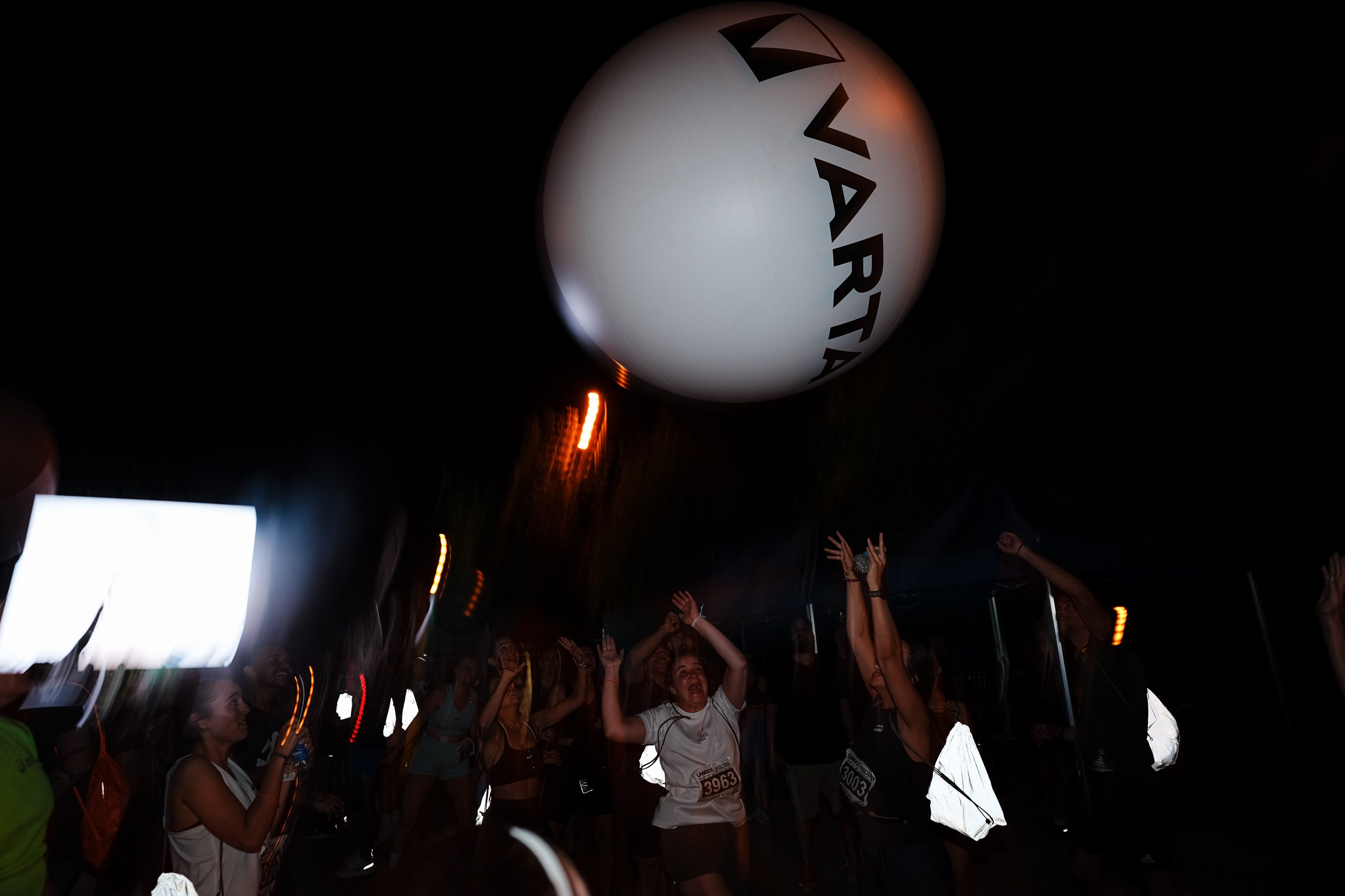 Las mejores fotos de La Nocturna de OMODA & JAECOO, VARTA Y HOKA. 260627 234029sm02362