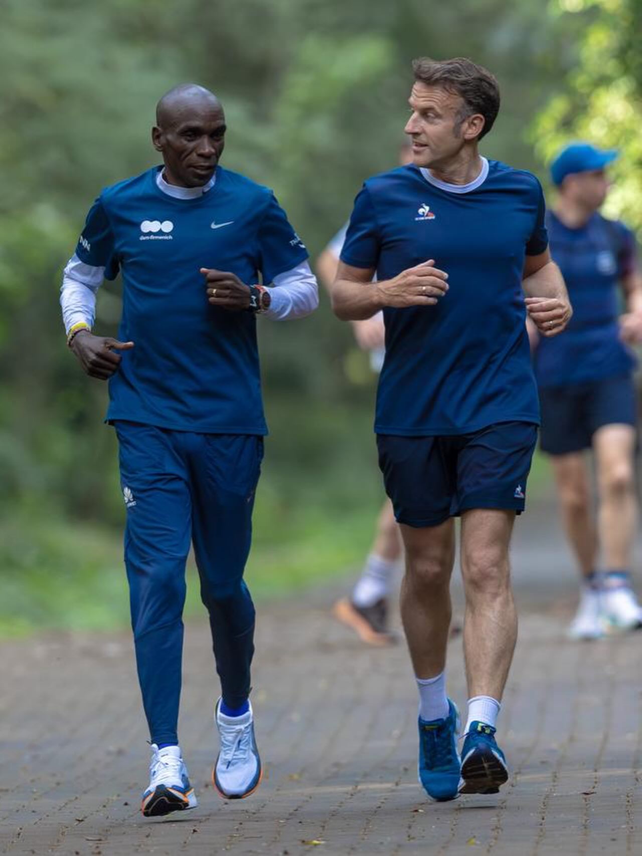 Emmanuel Macron corriendo con Eliud Kipchoge hace unas semanas en Nairobi.