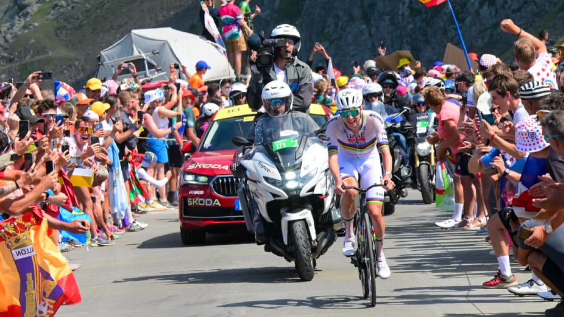 Tadej Pogacar en el Tourmalet firmando una exhibición histórica. TOUR DE FRANCE.