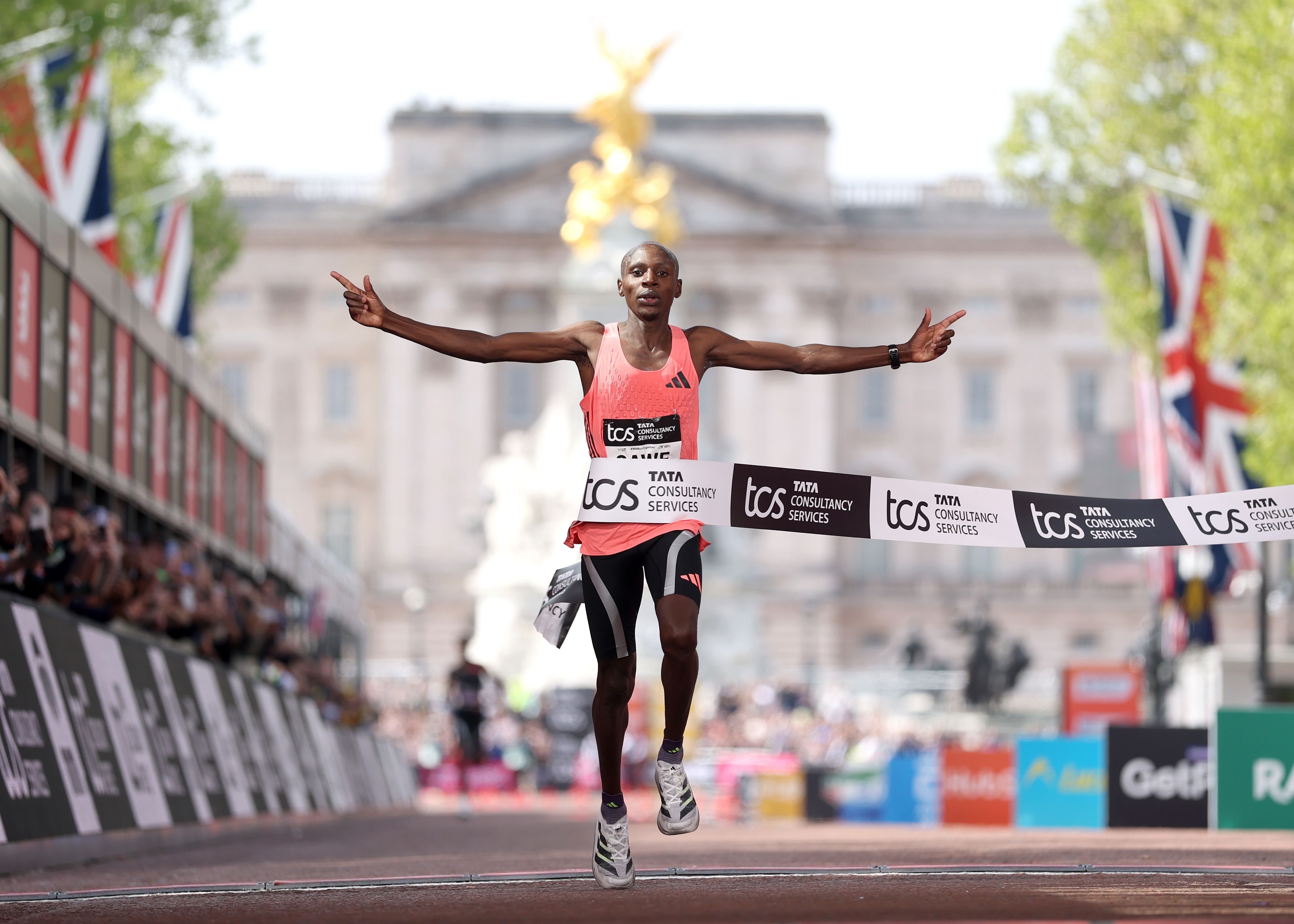 Sabastian Sawe haciendo historia en el Maratón de Londres