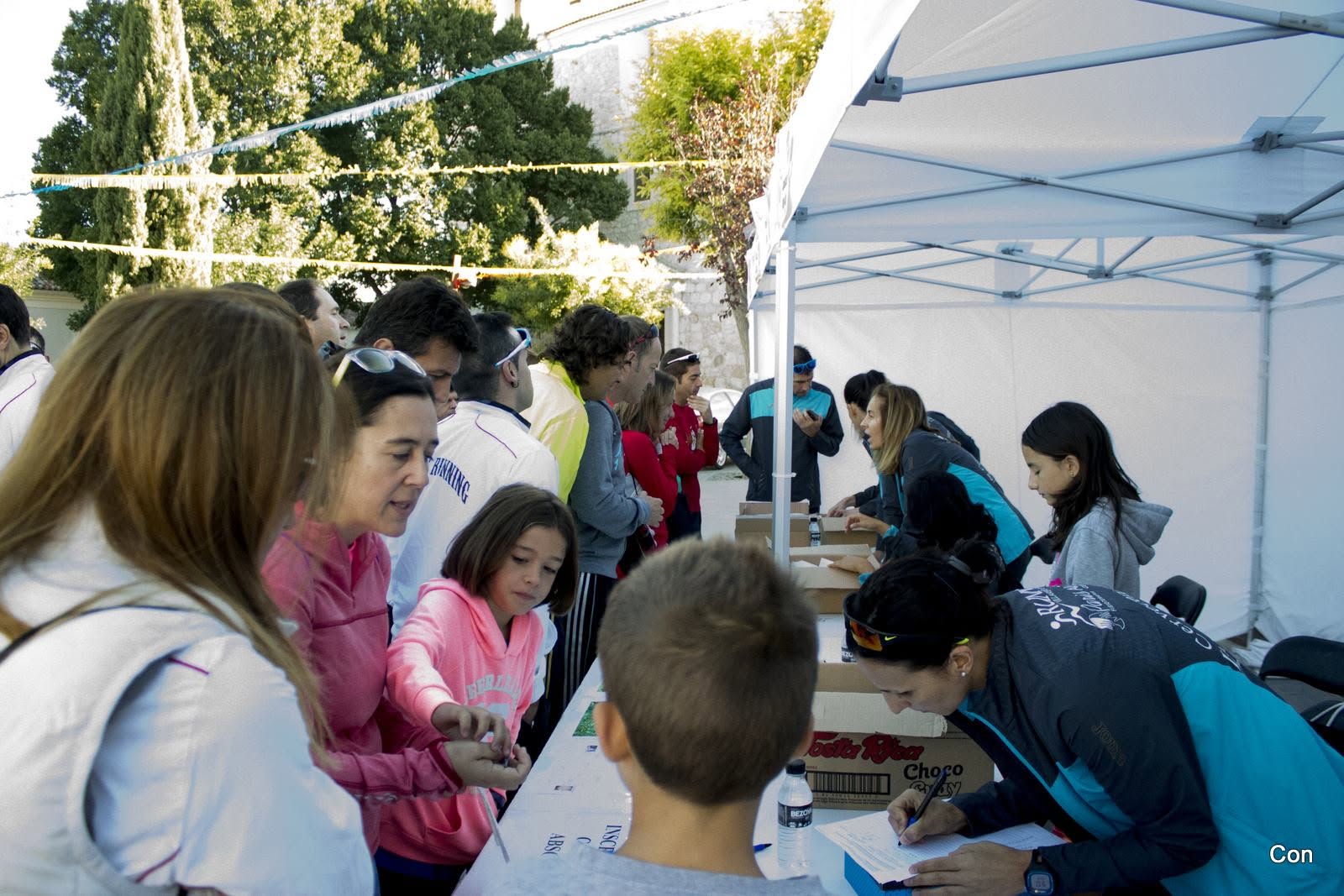 El equipo de organización trabaja con todo el cariño para los corredores
