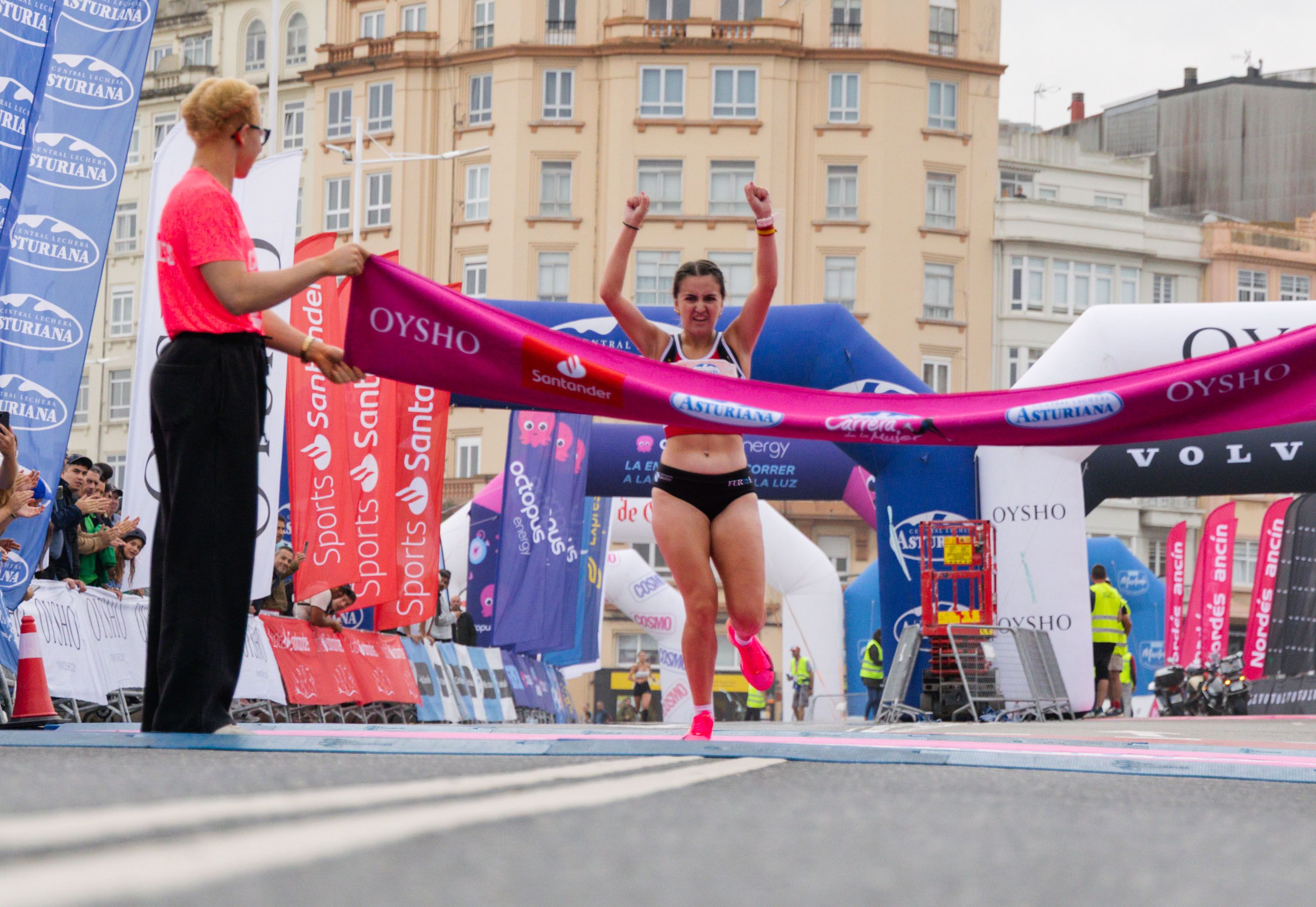 Las mejores fotos de la Carrera de la Mujer Central Lechera Asturiana de A Coruña. 199