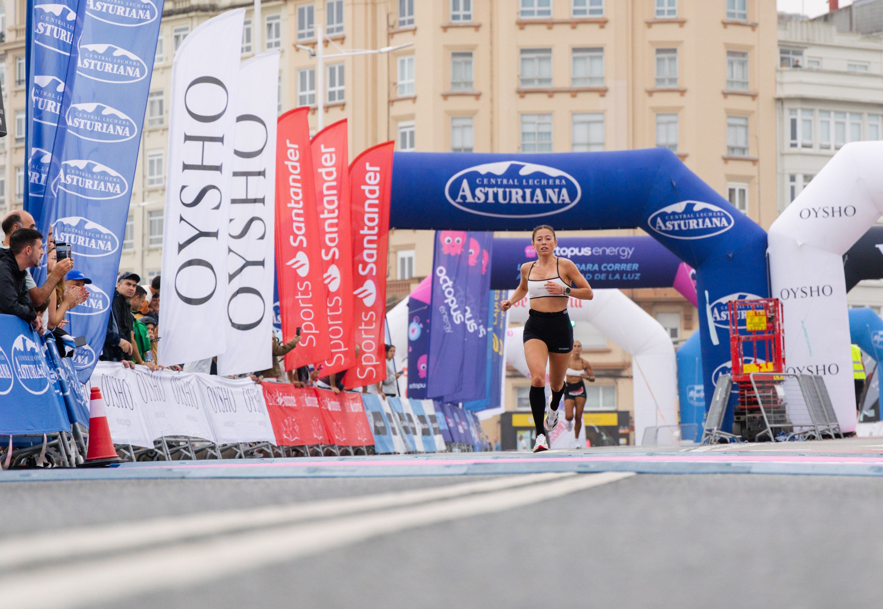 Las mejores fotos de la Carrera de la Mujer Central Lechera Asturiana de A Coruña. 204
