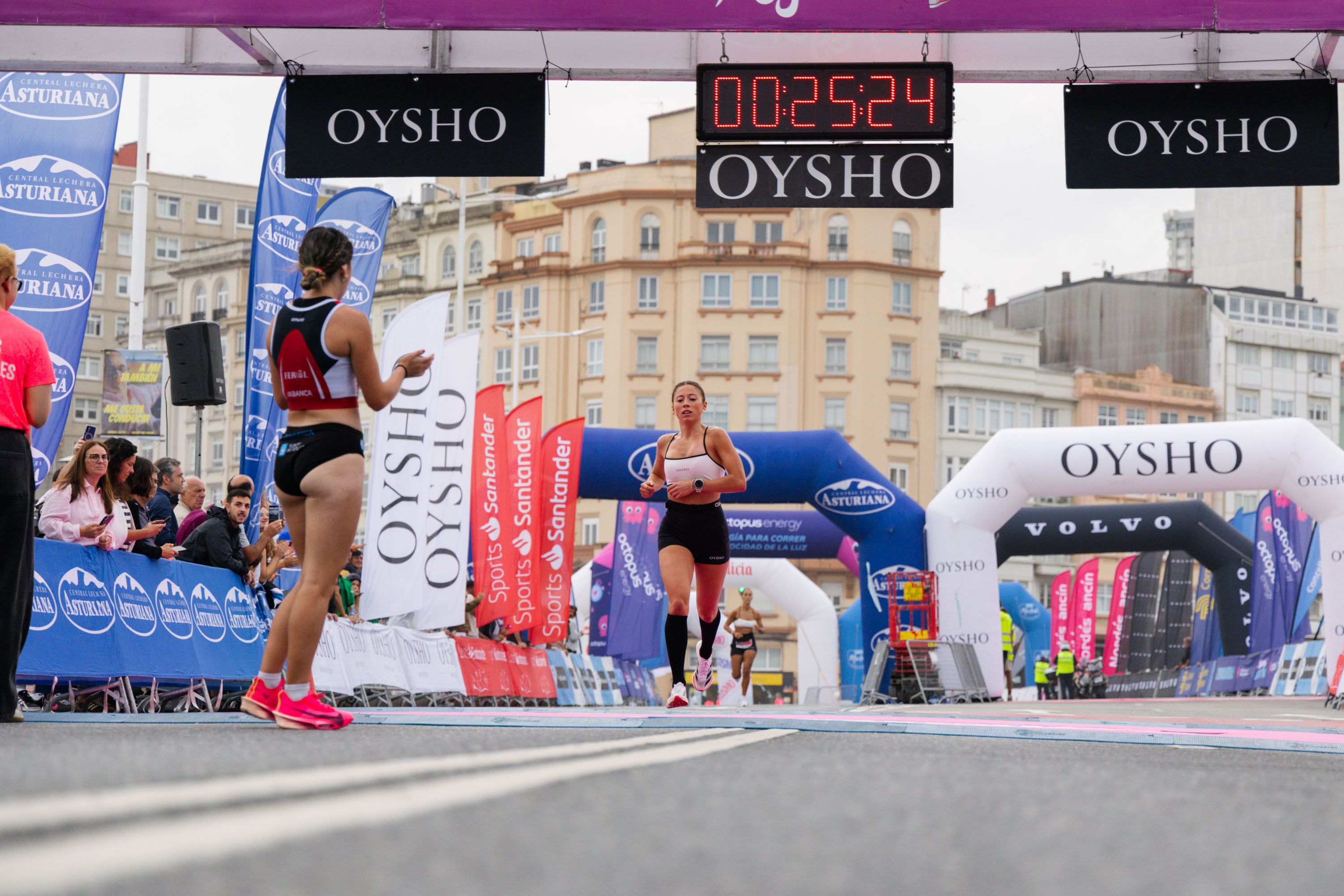 Las mejores fotos de la Carrera de la Mujer Central Lechera Asturiana de A Coruña. 206