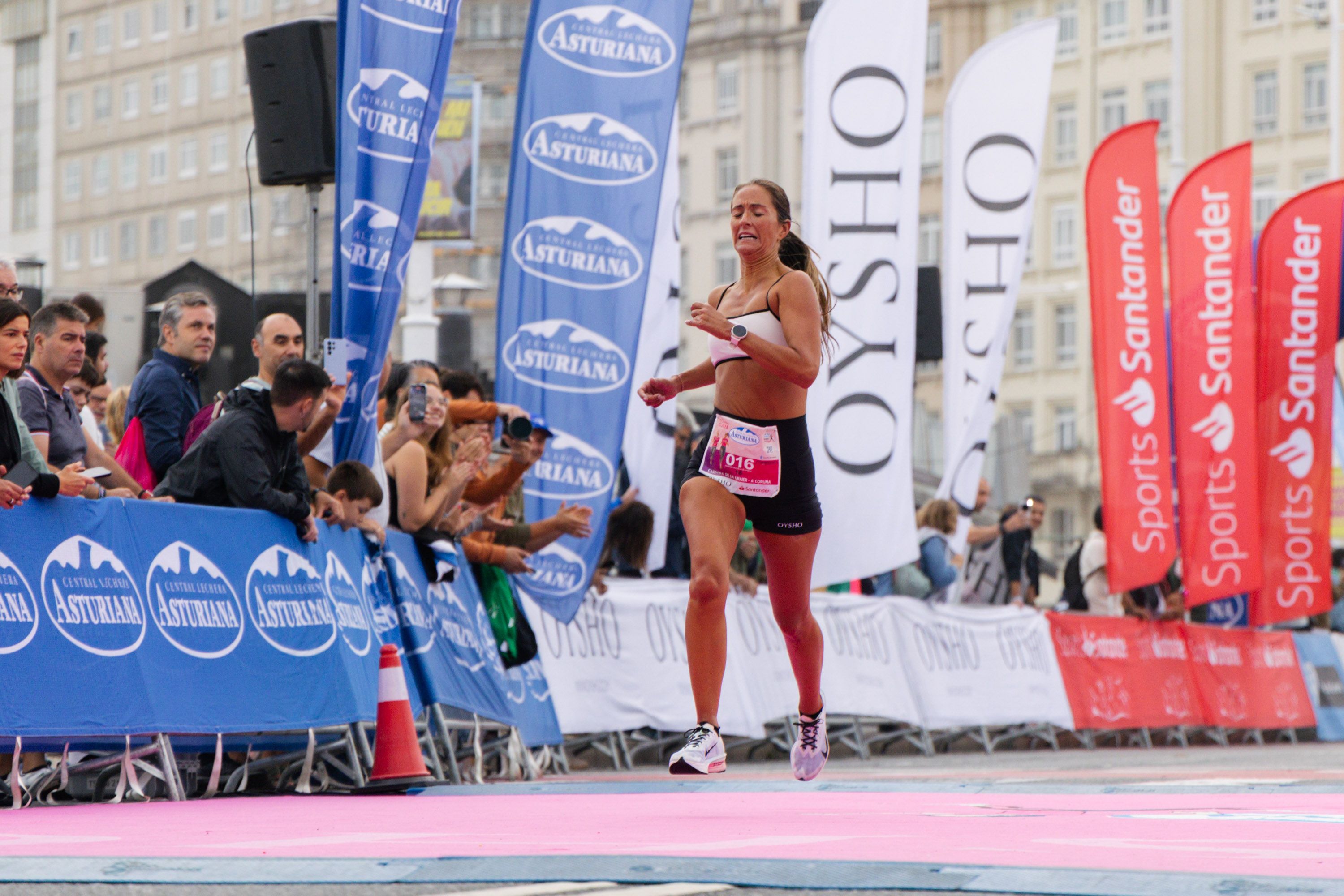 Las mejores fotos de la Carrera de la Mujer Central Lechera Asturiana de A Coruña. 213