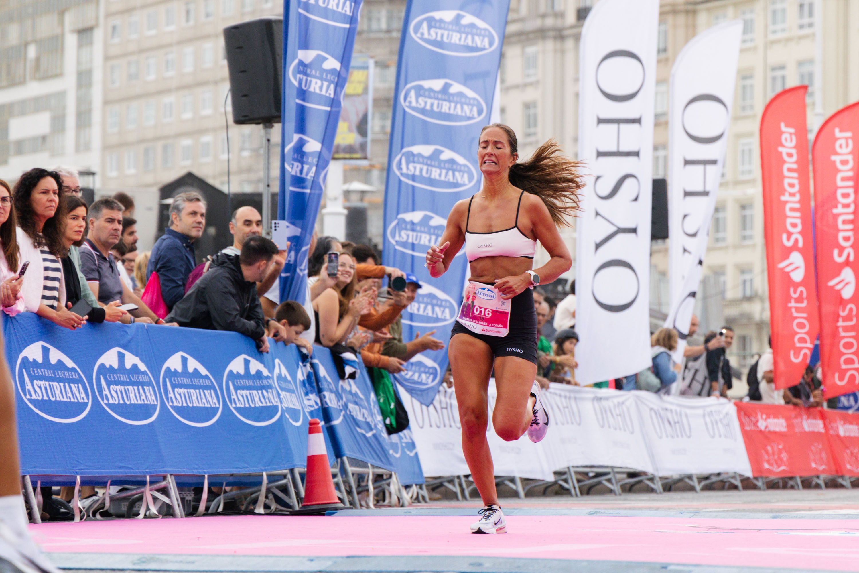 Las mejores fotos de la Carrera de la Mujer Central Lechera Asturiana de A Coruña. 214