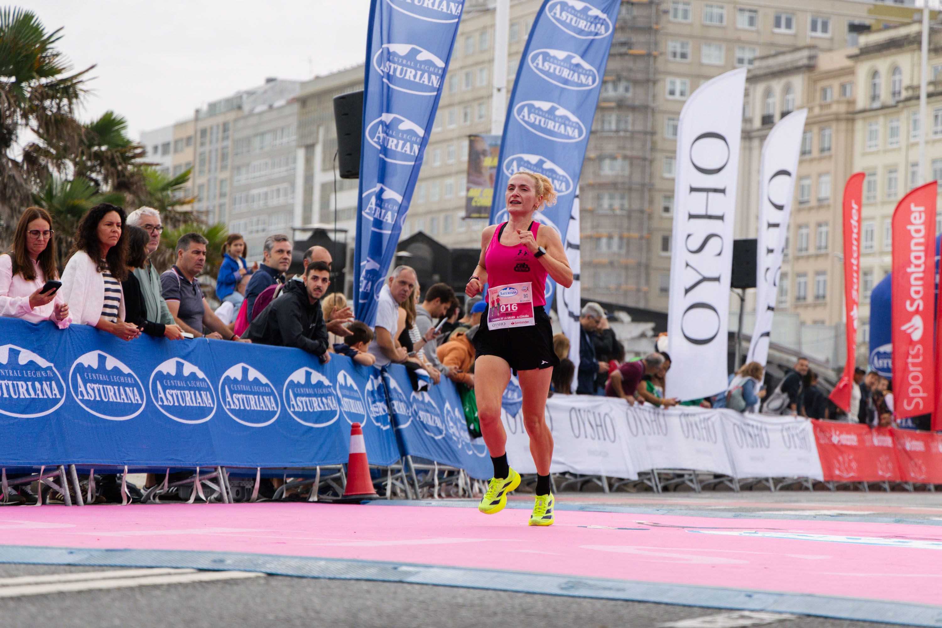 Las mejores fotos de la Carrera de la Mujer Central Lechera Asturiana de A Coruña. 226