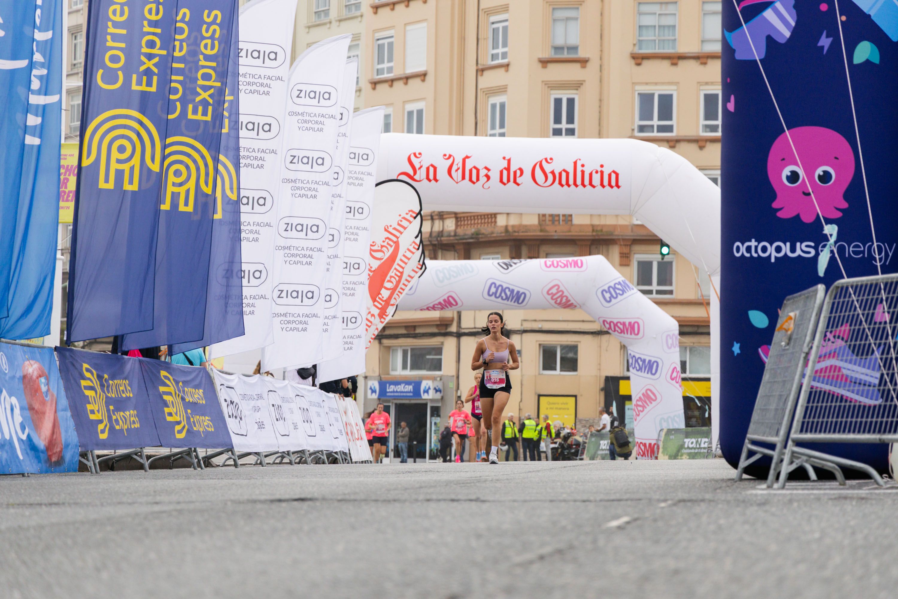 Las mejores fotos de la Carrera de la Mujer Central Lechera Asturiana de A Coruña. 235