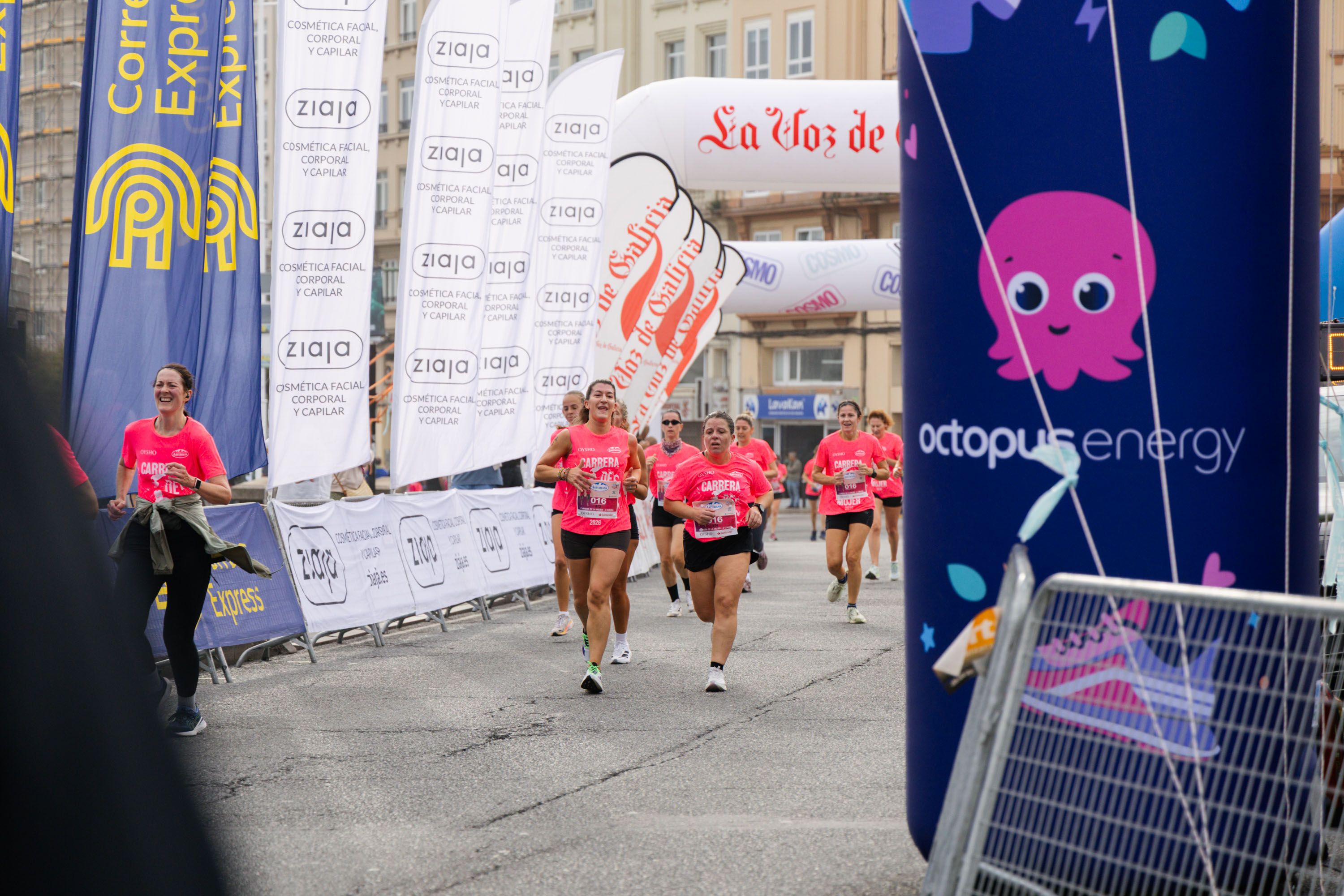 Las mejores fotos de la Carrera de la Mujer Central Lechera Asturiana de A Coruña. 250