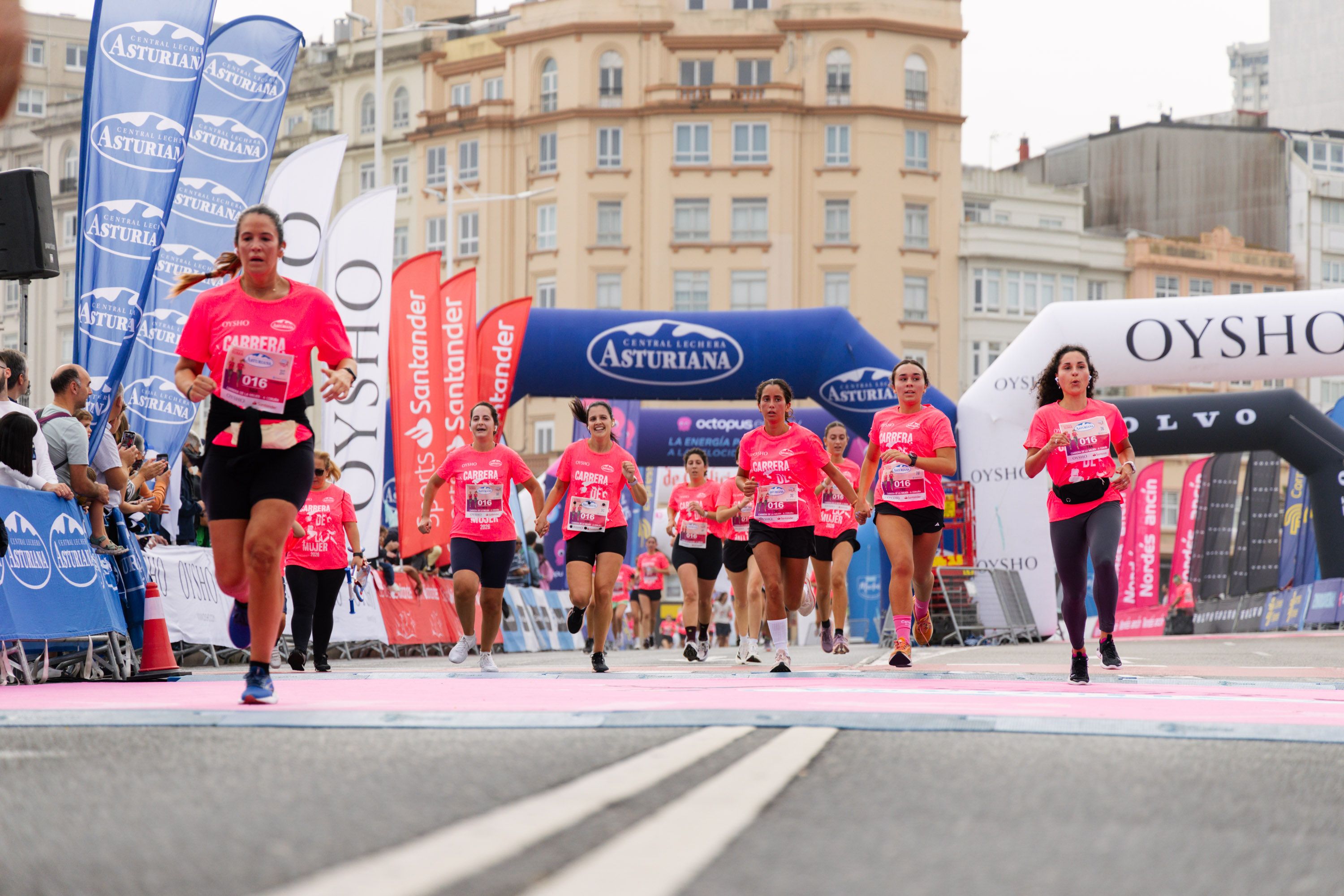 Las mejores fotos de la Carrera de la Mujer Central Lechera Asturiana de A Coruña. 266