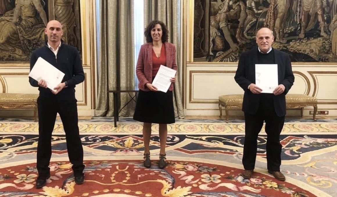 Luis Rubiales, Irene Lozano y Javier Tebas. Foto: EFE