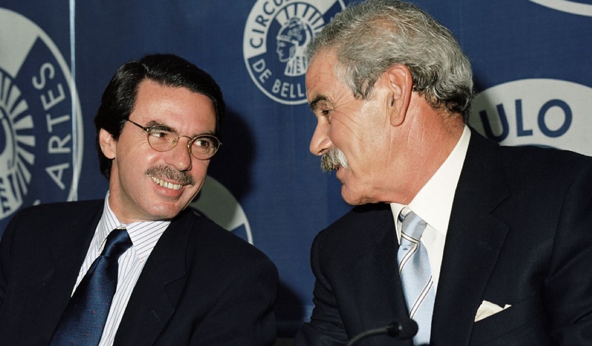 Bernardino Lombao, a la derecha, con José María Aznar. Foto: EFE