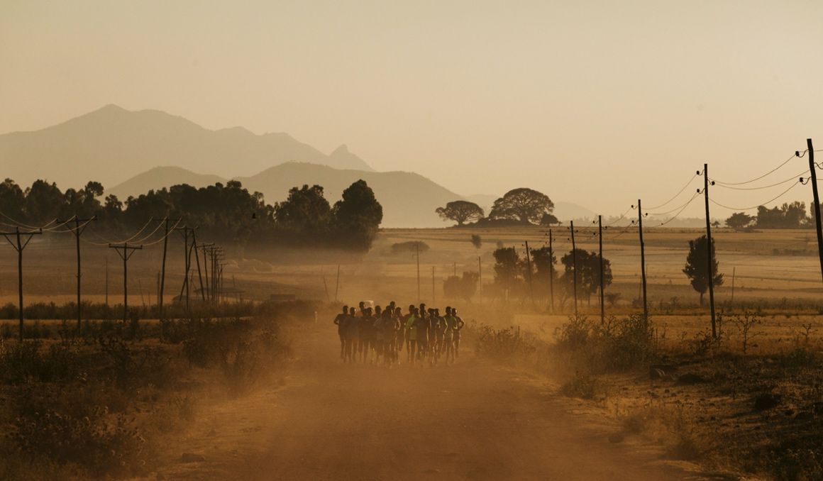 Un grupo de atletas africanos realizando un fartlek. Foto: NN Running Team.