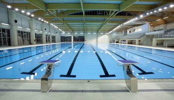 Tampoco te olvides del suelo de la piscina. Tampoco te olvides del suelo de la piscina.